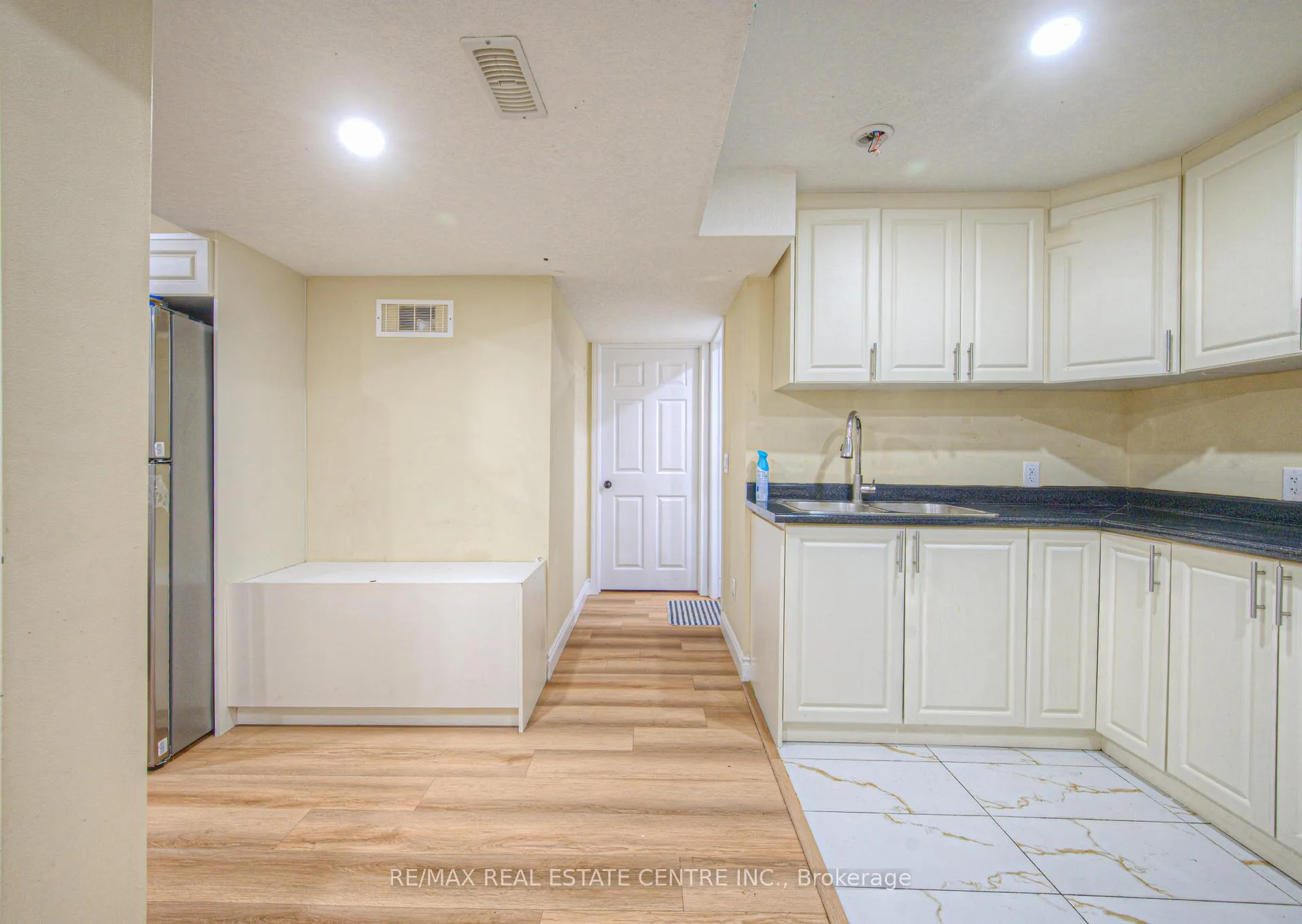 Photo 39 of 434 Woodbine Avenue, Kitchener — HOMEH