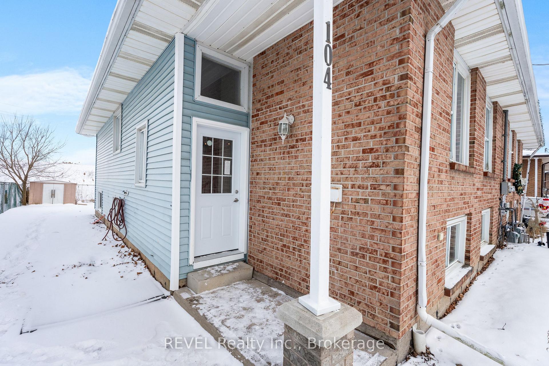 Photo 3 of 104 Bartlett Street, Thorold, Allanburg/Thorold South — HOMEH