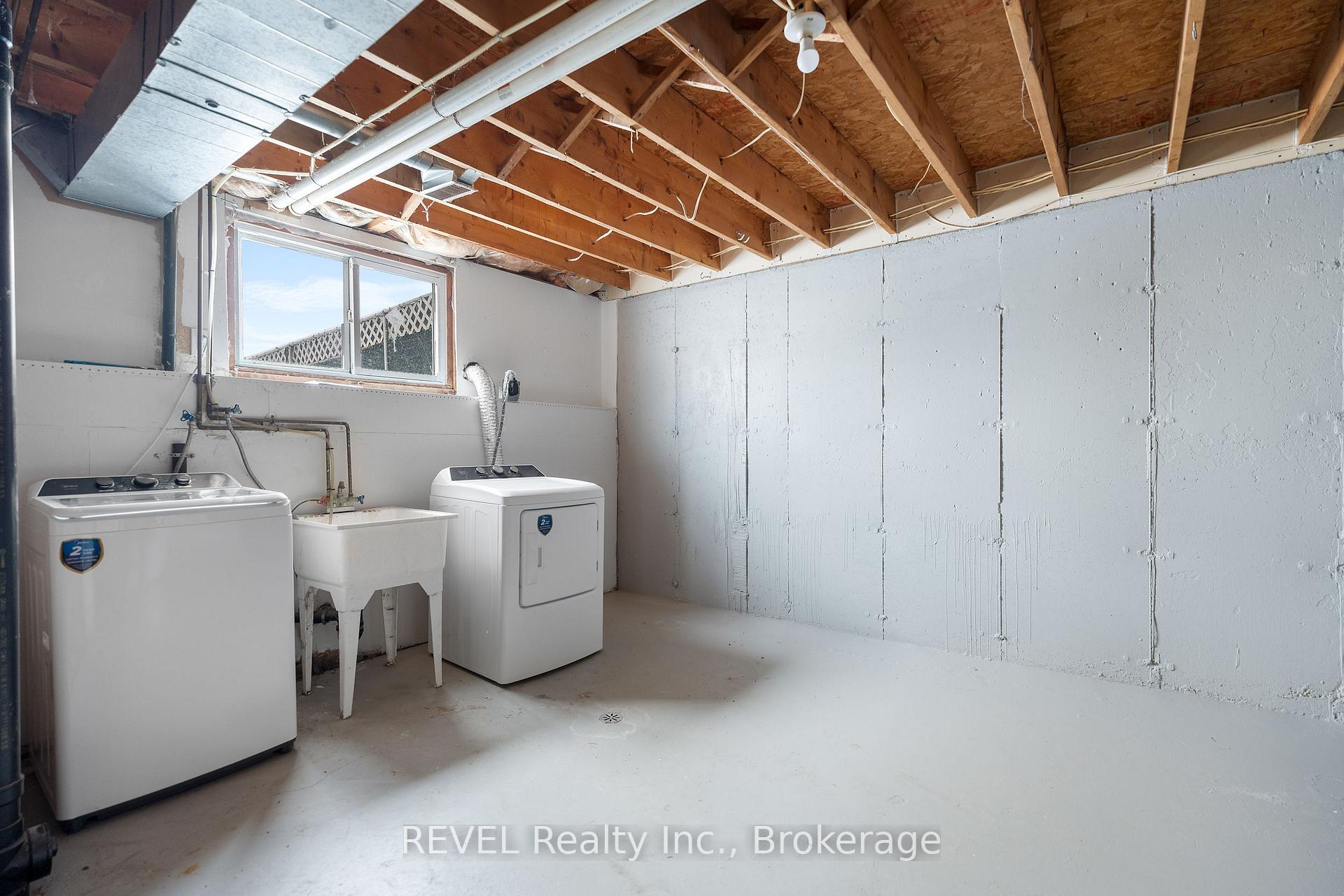 Photo 23 of 104 Bartlett Street, Thorold, Allanburg/Thorold South — HOMEH