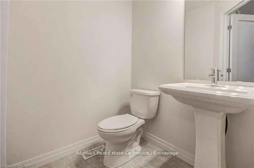 Photo 6 of 23 Dodman Crescent, Hamilton, Meadowlands — HOMEH