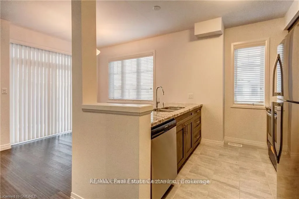 Photo 7 of 23 Dodman Crescent, Hamilton, Meadowlands — HOMEH