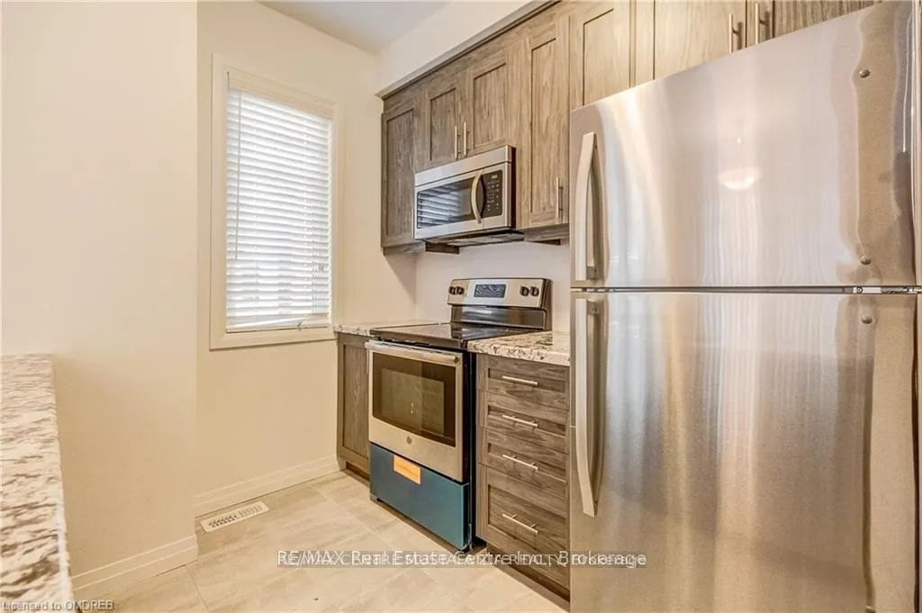 Photo 8 of 23 Dodman Crescent, Hamilton, Meadowlands — HOMEH