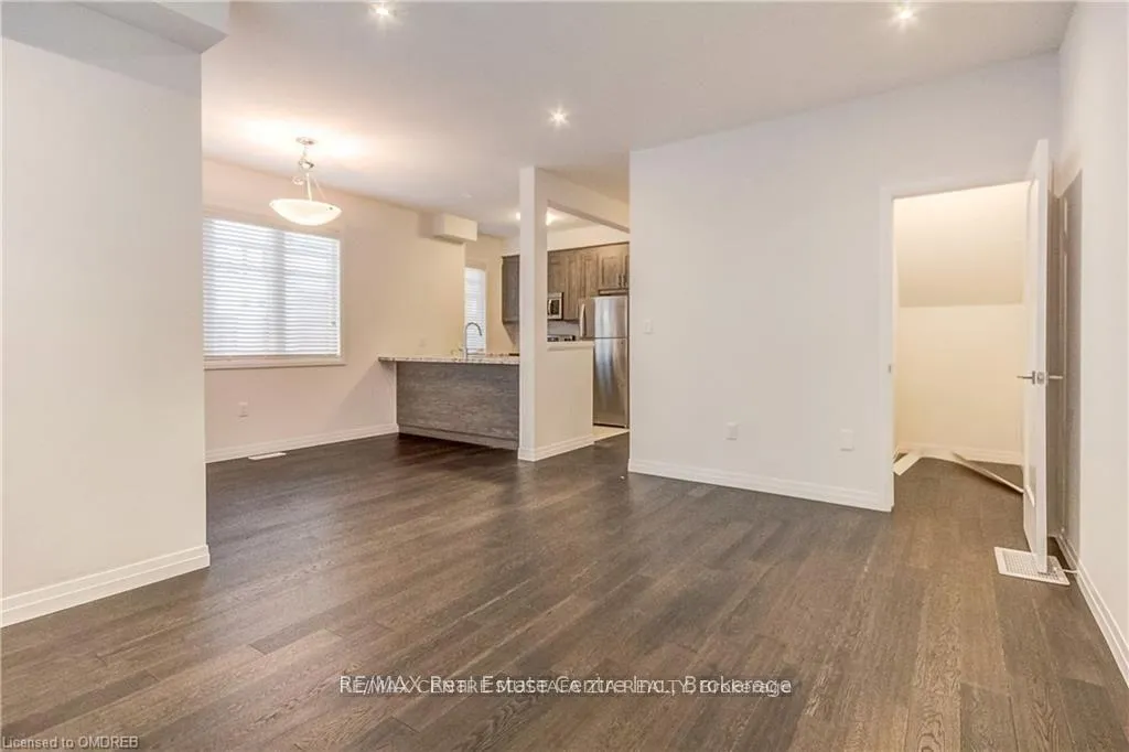 Photo 11 of 23 Dodman Crescent, Hamilton, Meadowlands — HOMEH