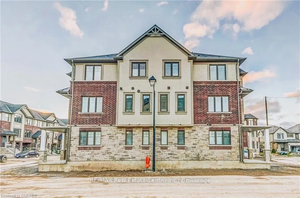 Photo 21 of 23 Dodman Crescent, Hamilton, Meadowlands — HOMEH
