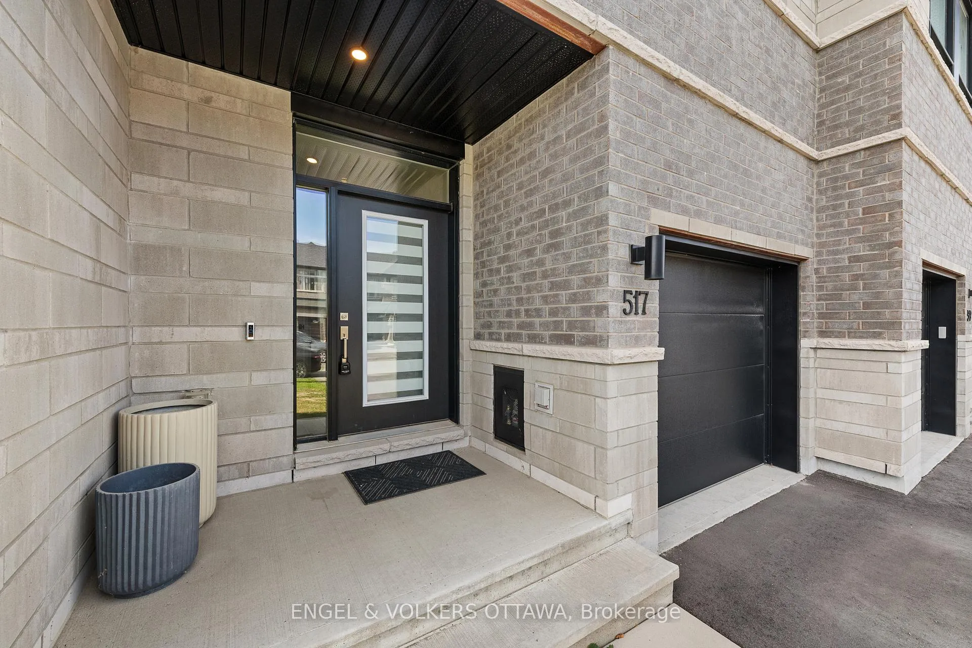 Photo 2 of 517 Cobra Crescent, Ottawa, Kanata - Emerald Meadows/Trailwest — HOMEH