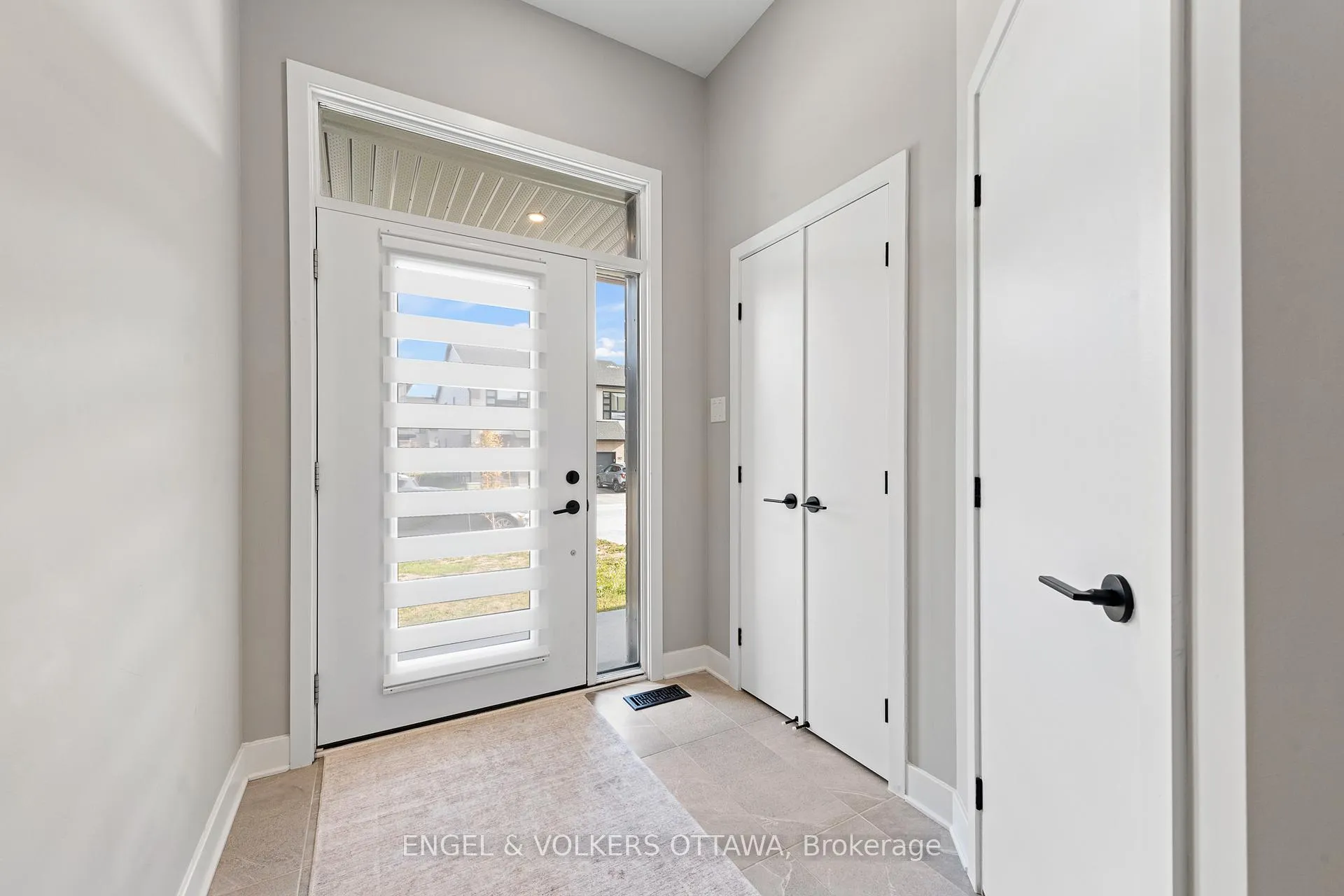 Photo 3 of 517 Cobra Crescent, Ottawa, Kanata - Emerald Meadows/Trailwest — HOMEH