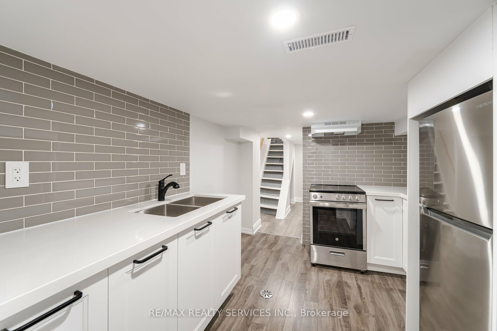Photo 68 of 84 Clinton Street, Hamilton, Stipley — HOMEH