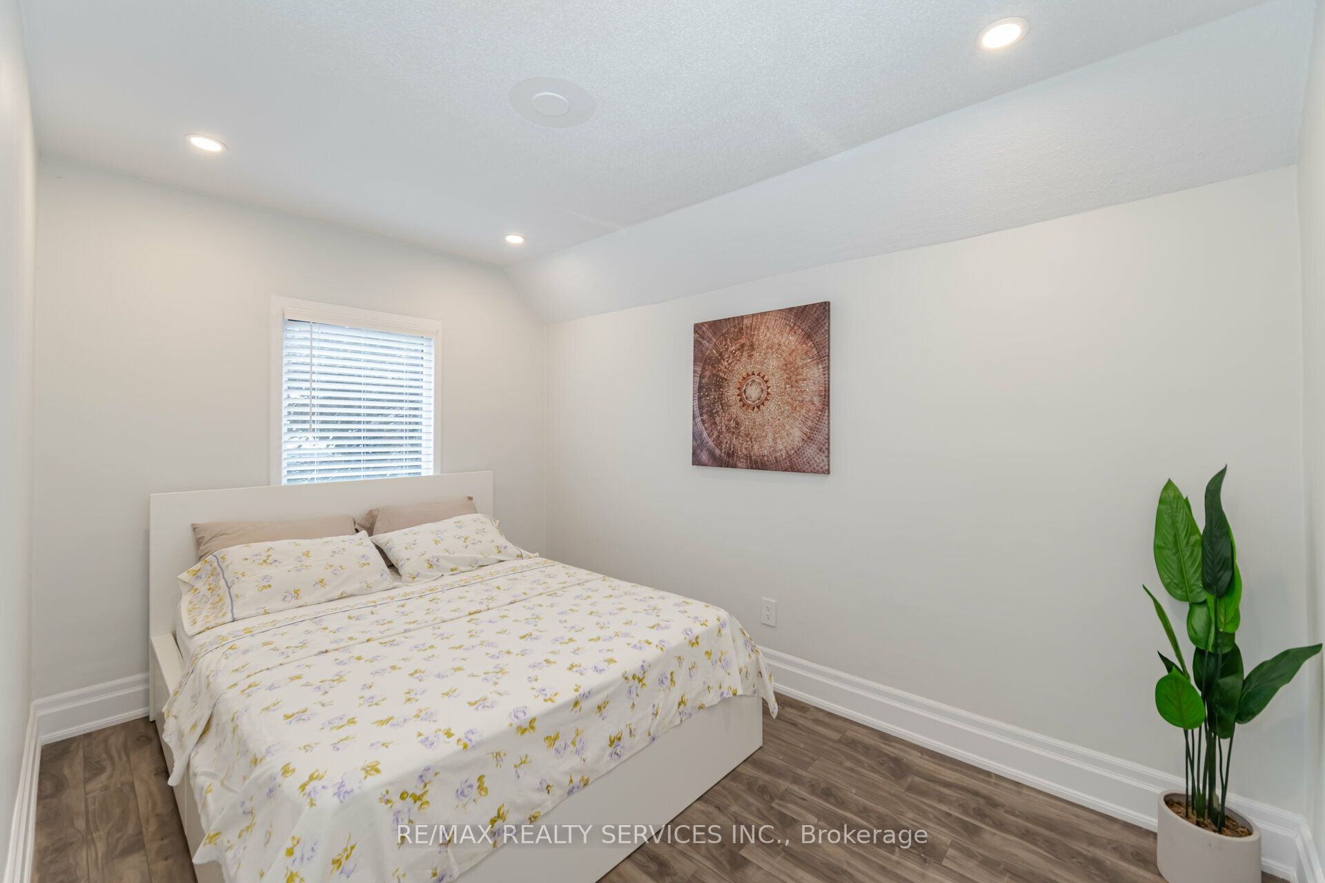 Photo 58 of 84 Clinton Street, Hamilton, Stipley — HOMEH