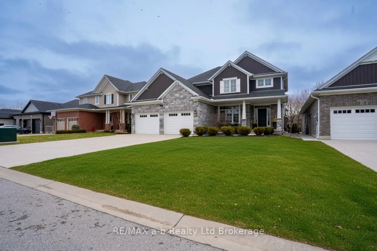 Photo 2 of 30 Brookside Lane, Tillsonburg — HOMEH