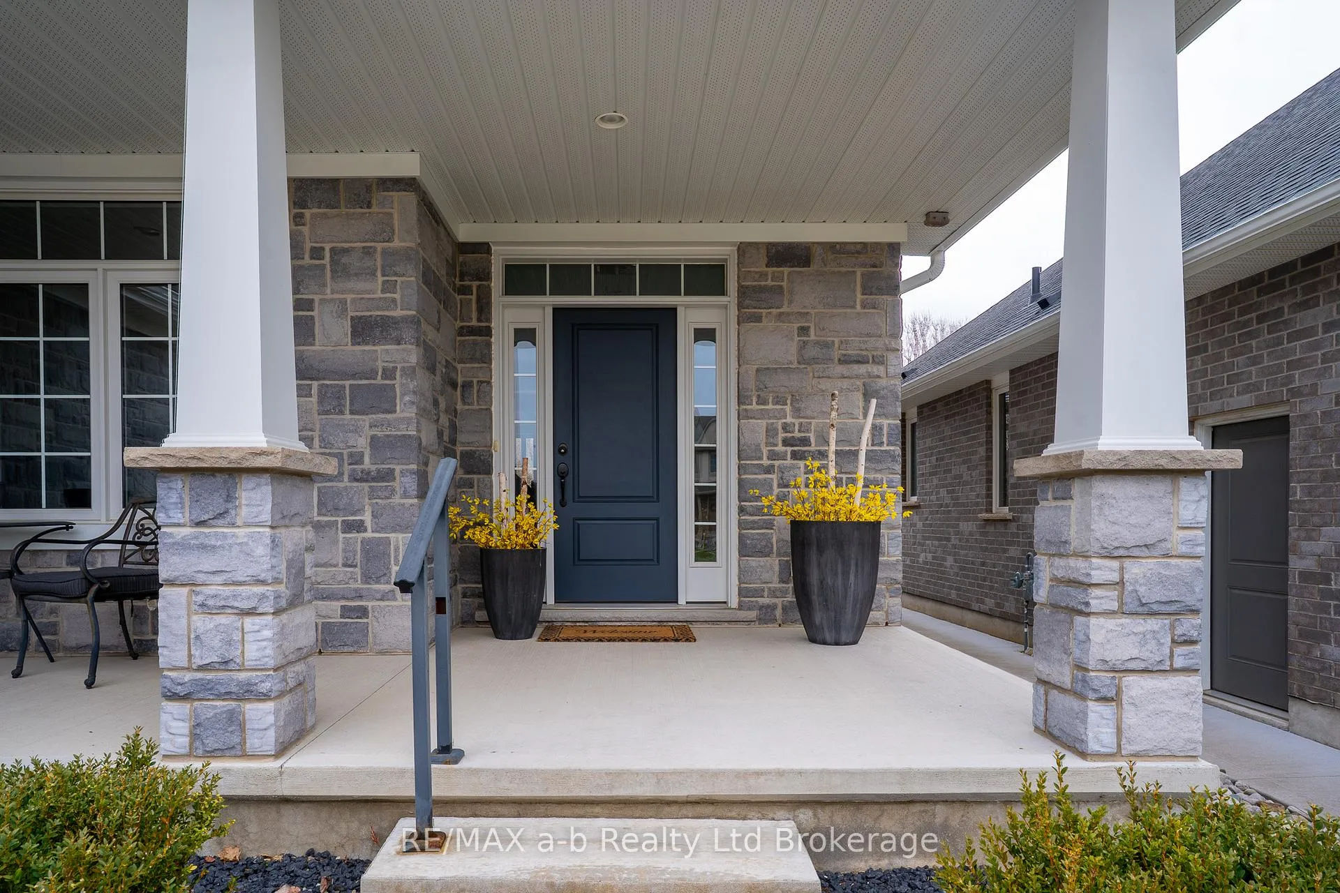 Photo 3 of 30 Brookside Lane, Tillsonburg — HOMEH