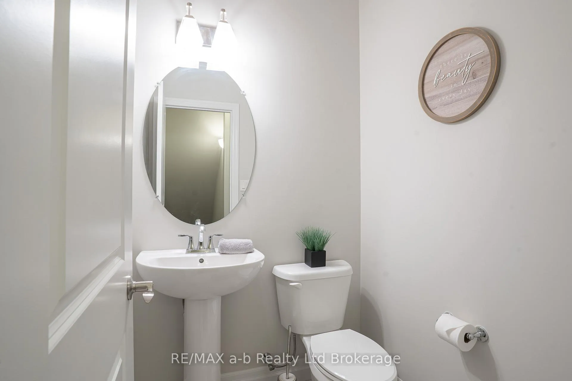 Photo 16 of 30 Brookside Lane, Tillsonburg — HOMEH