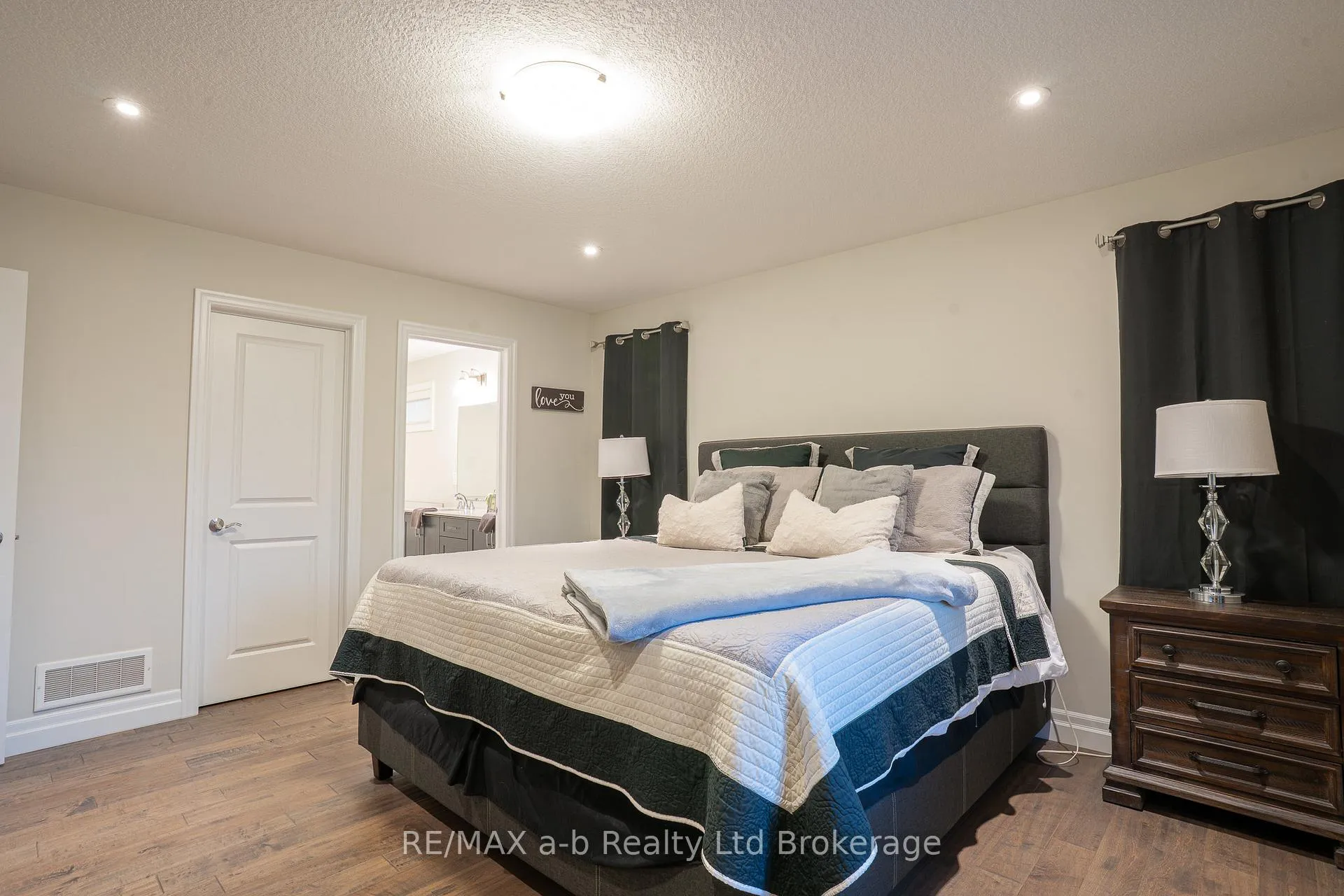 Photo 17 of 30 Brookside Lane, Tillsonburg — HOMEH