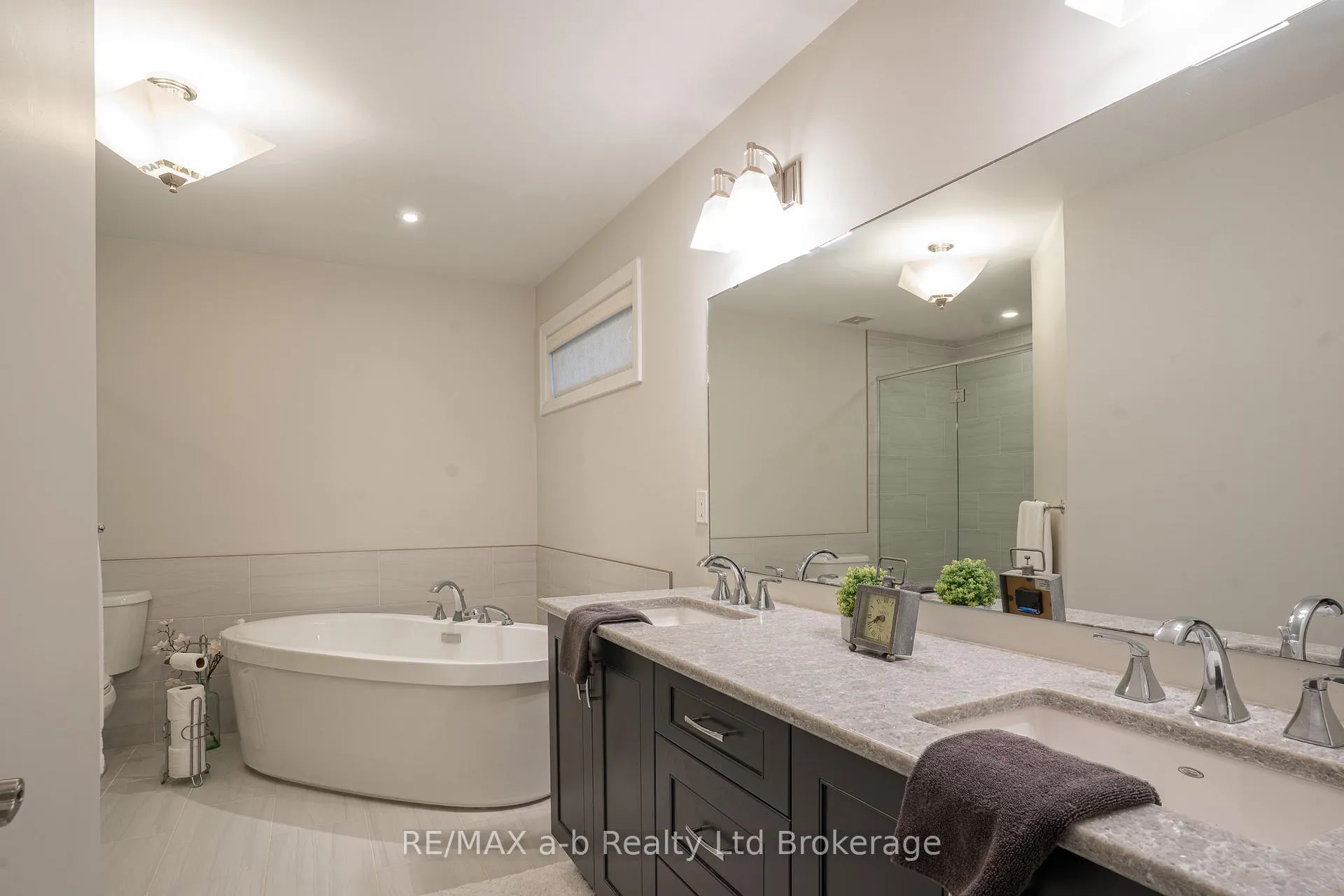 Photo 18 of 30 Brookside Lane, Tillsonburg — HOMEH