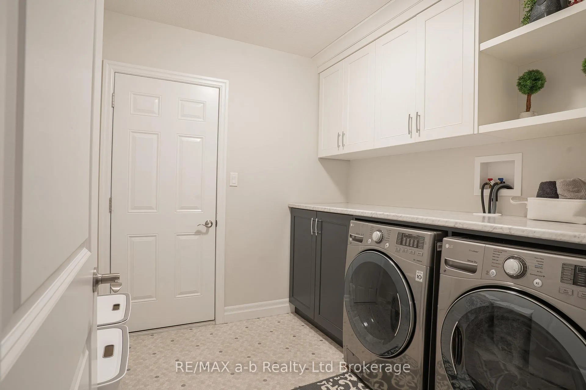 Photo 28 of 30 Brookside Lane, Tillsonburg — HOMEH