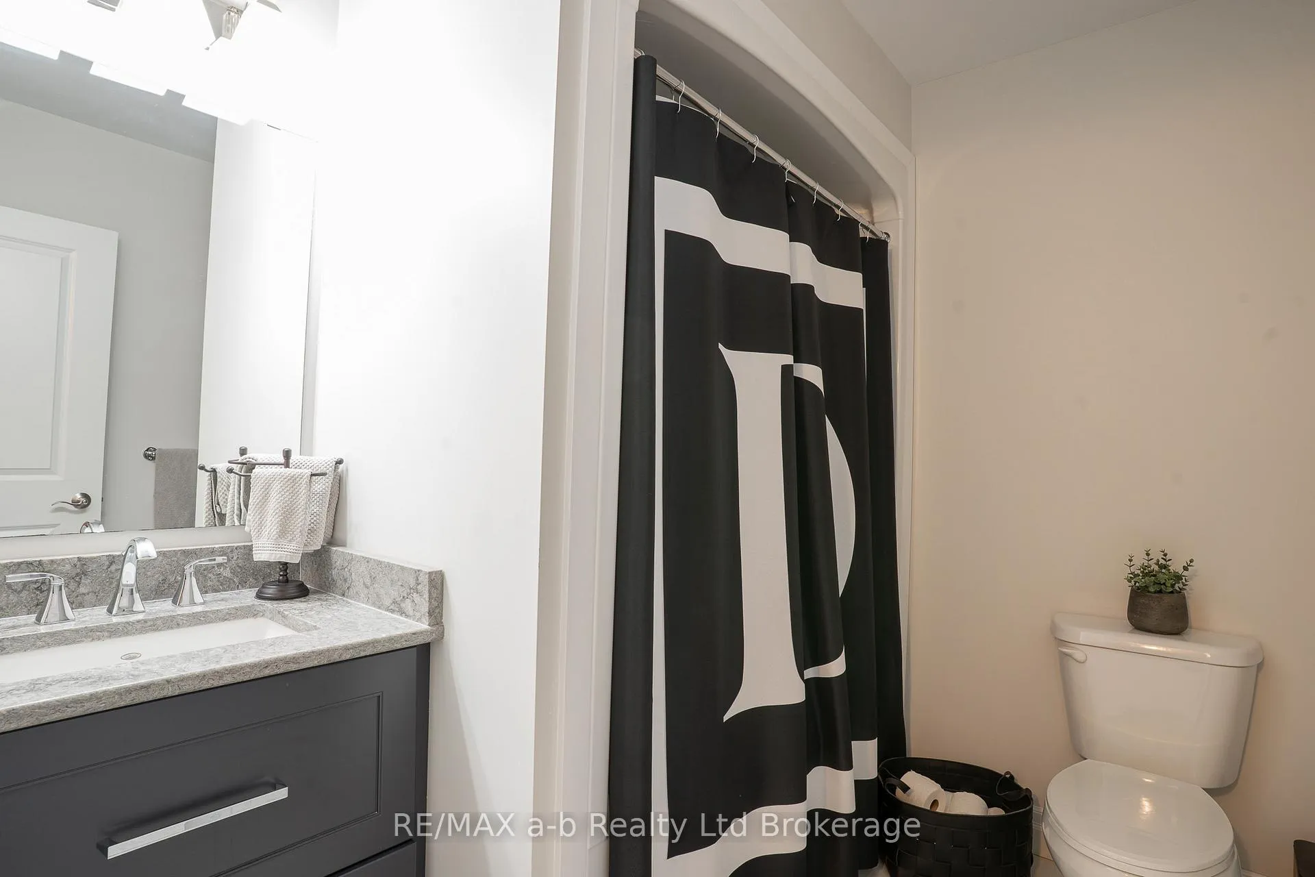 Photo 29 of 30 Brookside Lane, Tillsonburg — HOMEH