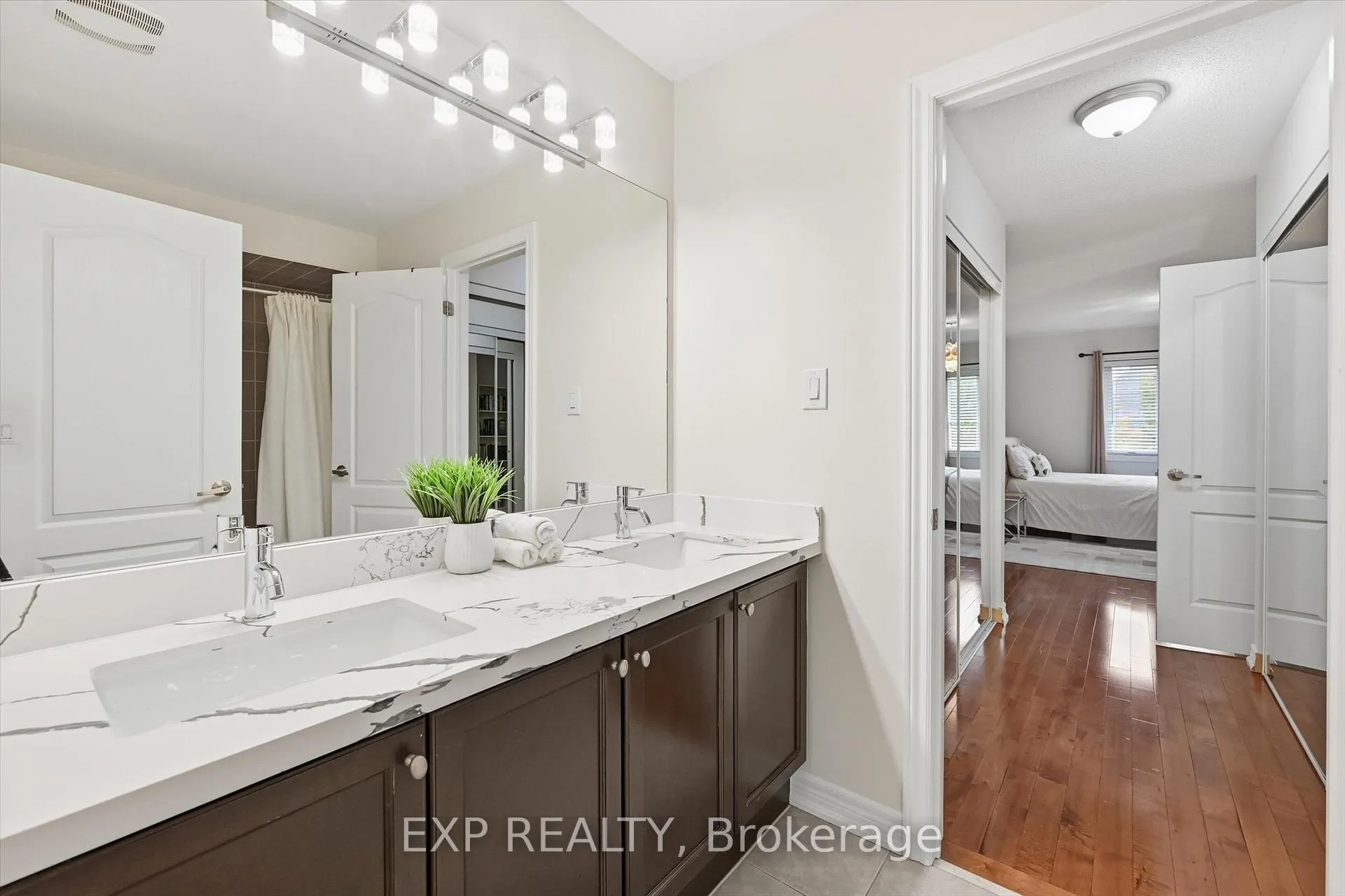Photo 32 of 266 Admiral Drive, Oakville, Bronte — HOMEH