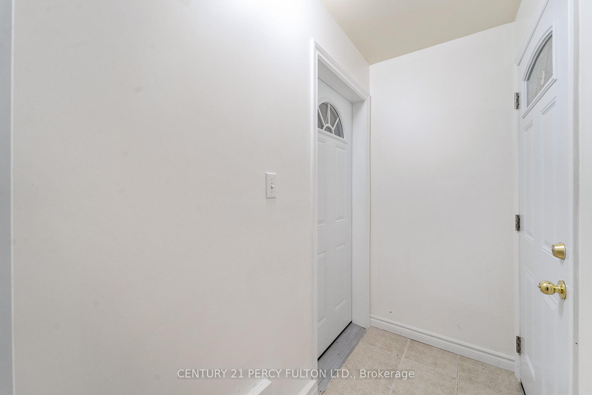 Photo 4 of Unit Basement, 100 Hummingbird Drive, Scarborough, Rouge — HOMEH
