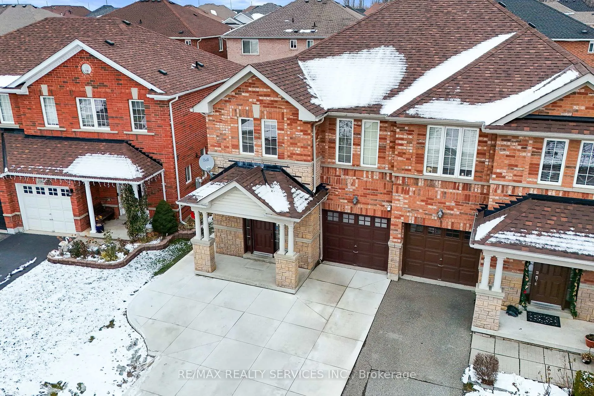 Photo 2 of 120 Bushmill Circle, Brampton, Fletcher's Meadow — HOMEH