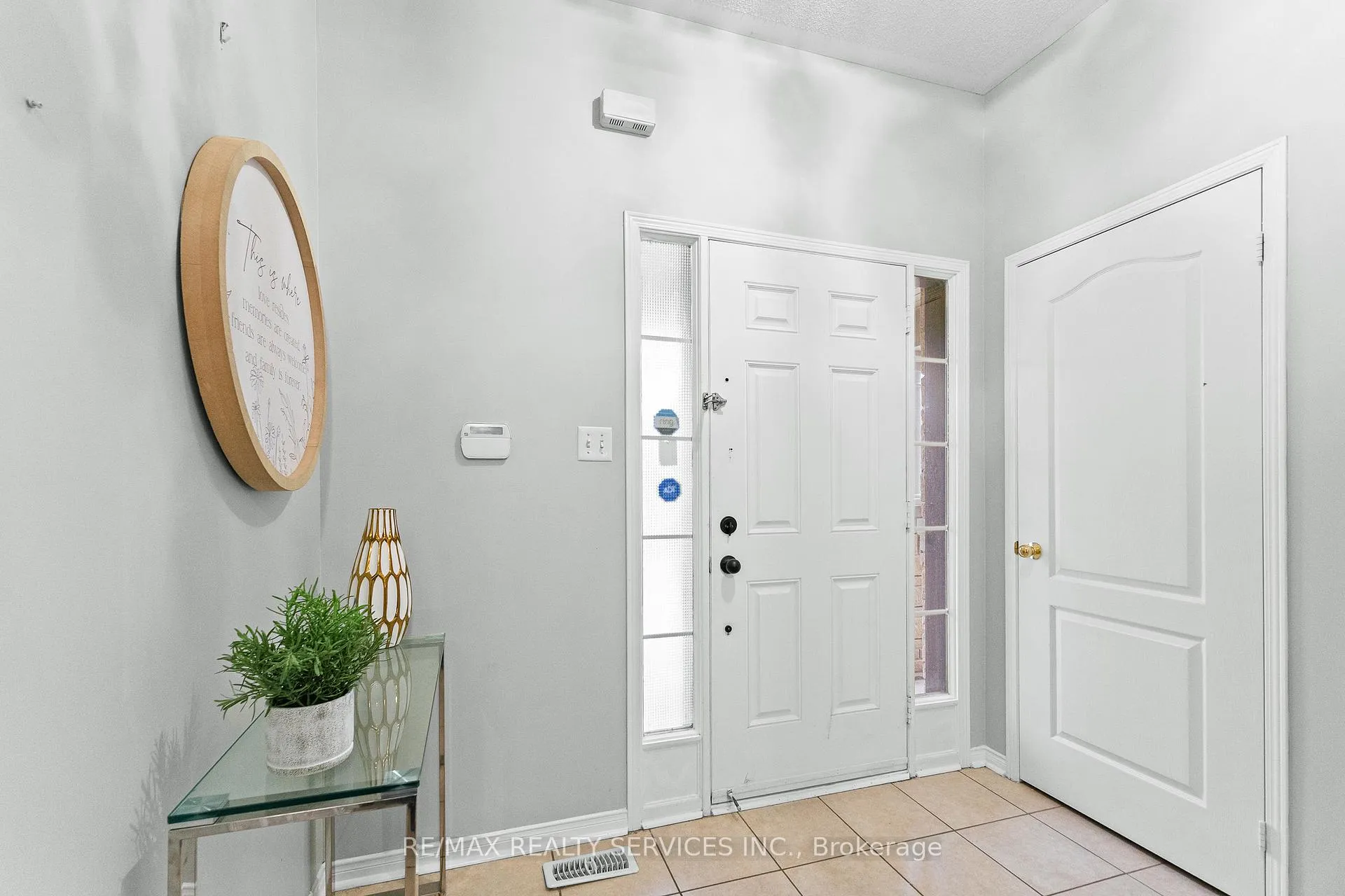 Photo 4 of 120 Bushmill Circle, Brampton, Fletcher's Meadow — HOMEH