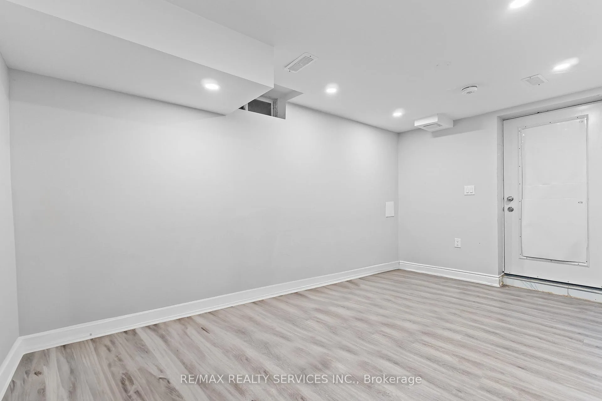 Photo 33 of 120 Bushmill Circle, Brampton, Fletcher's Meadow — HOMEH