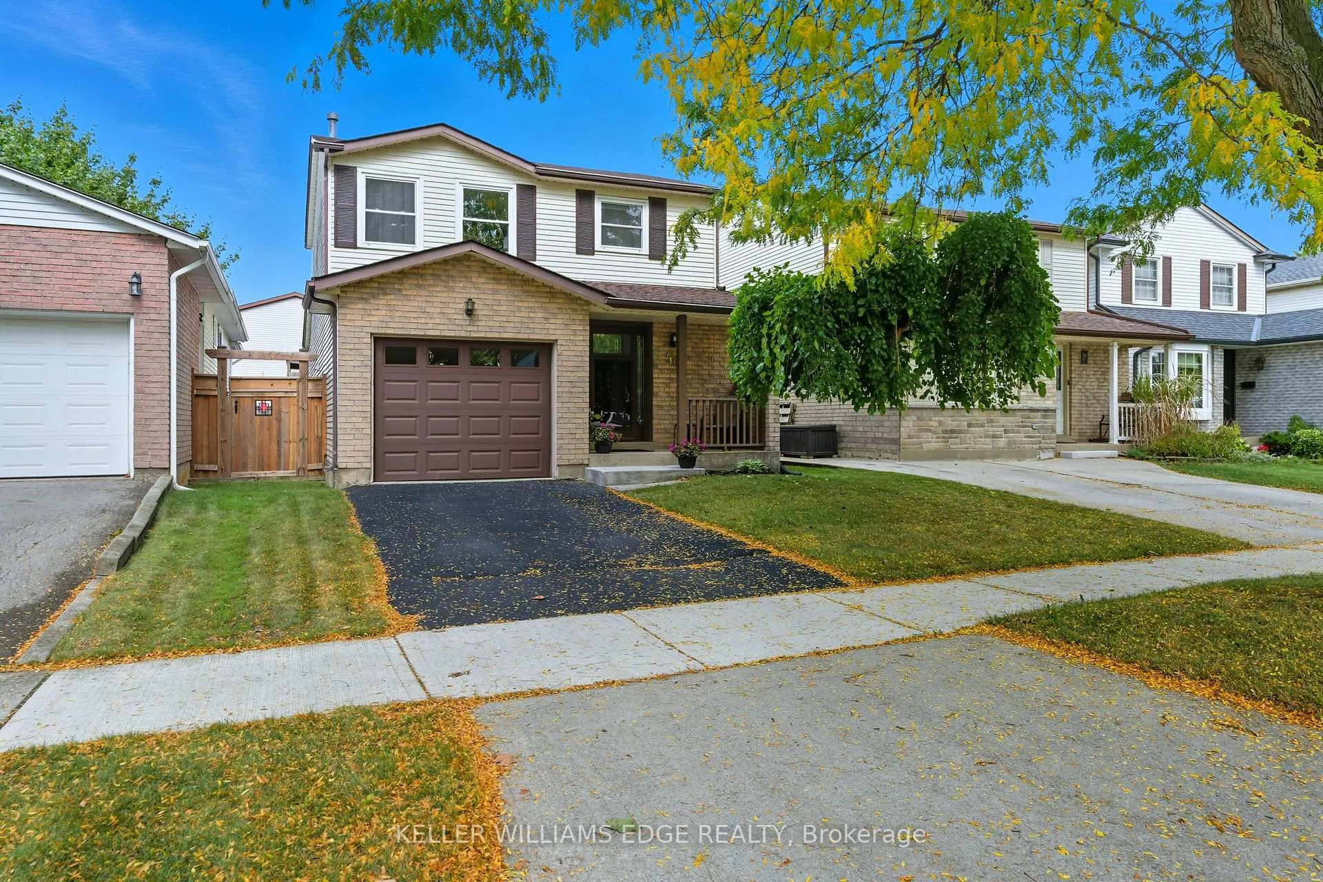 Photo 4 of 56 Muscot Drive, Hamilton, Stoney Creek Mountain — HOMEH