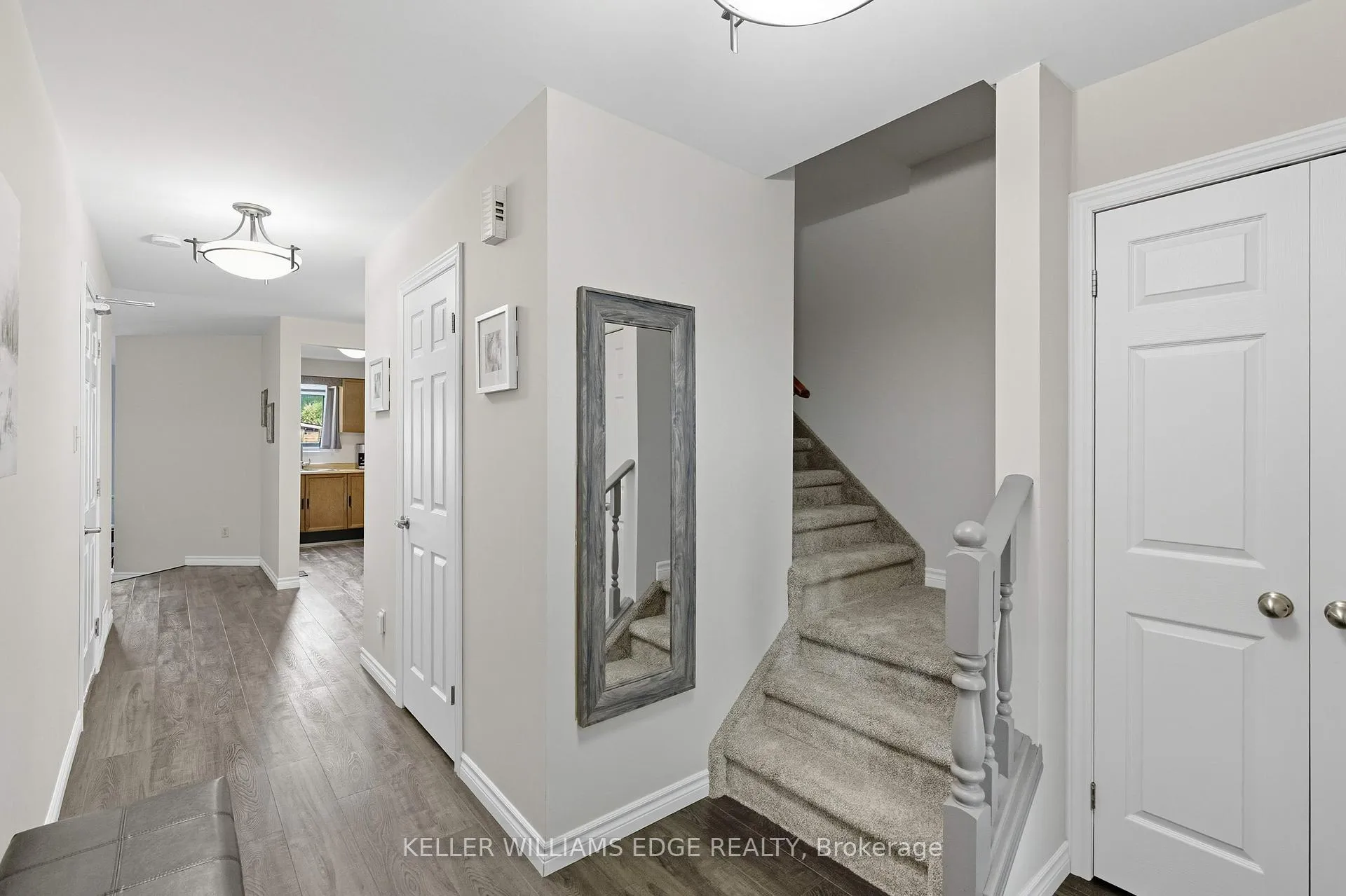 Photo 6 of 56 Muscot Drive, Hamilton, Stoney Creek Mountain — HOMEH