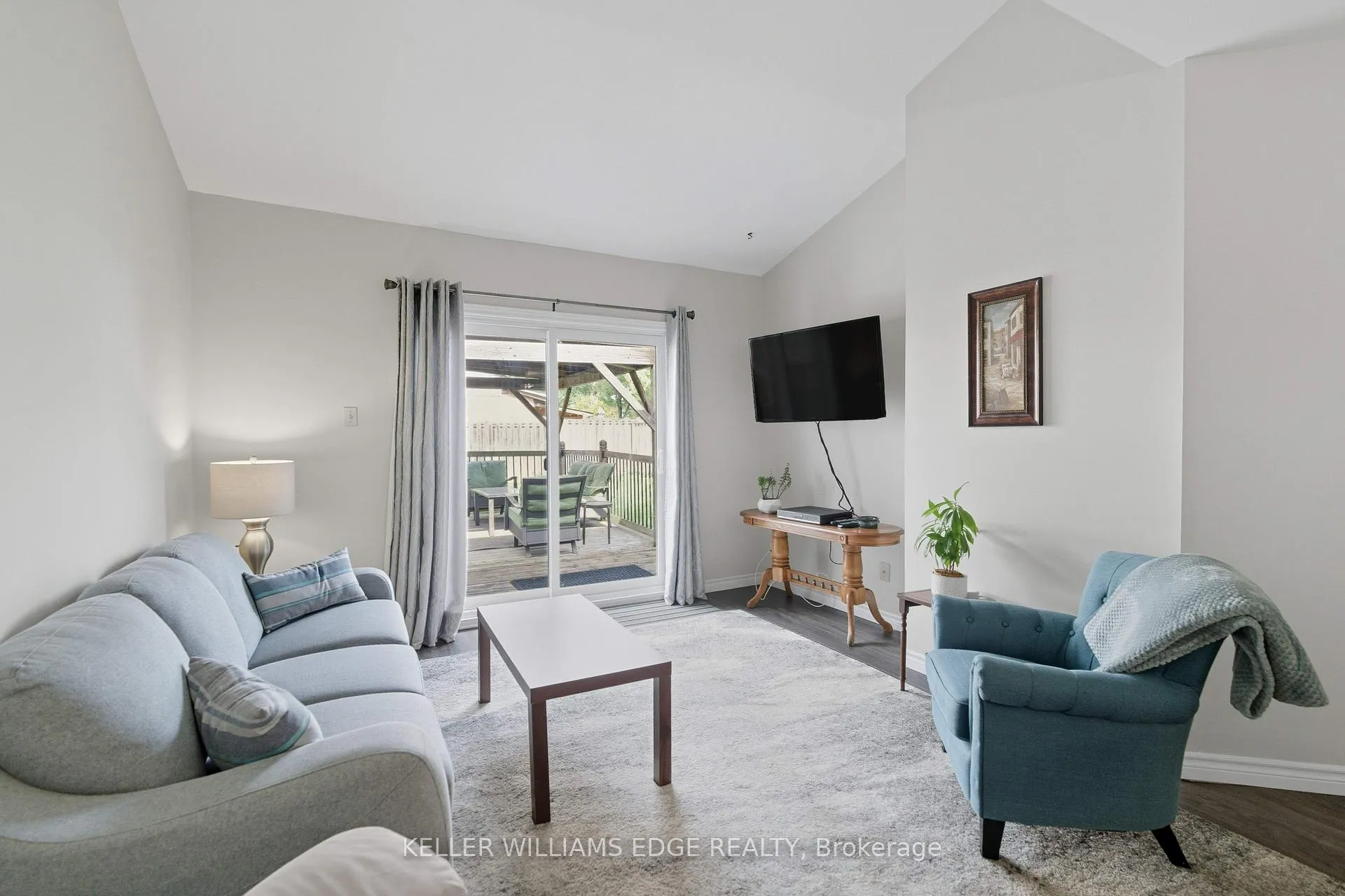 Photo 7 of 56 Muscot Drive, Hamilton, Stoney Creek Mountain — HOMEH