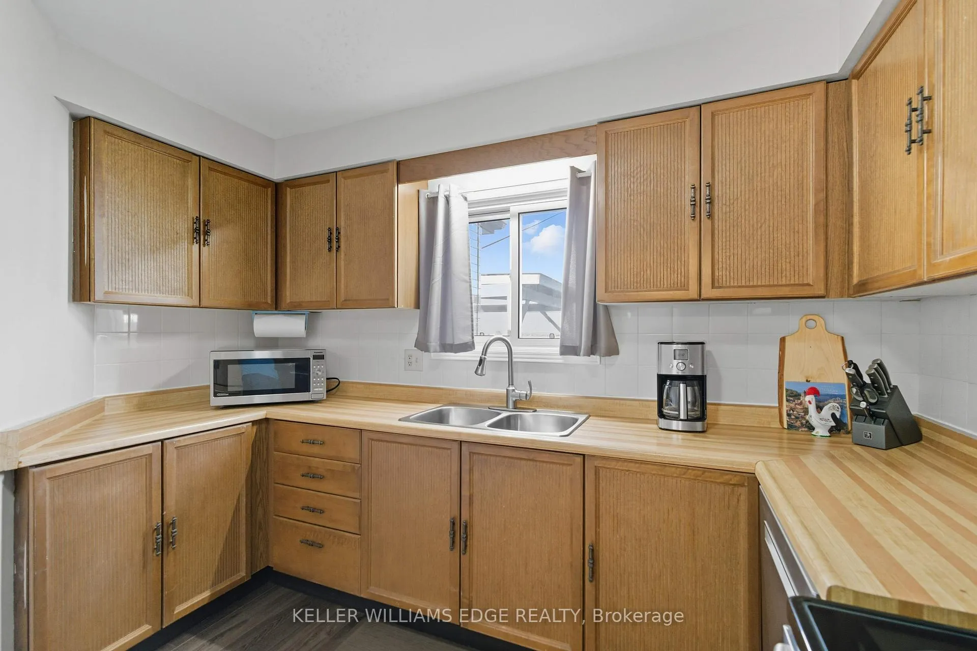 Photo 17 of 56 Muscot Drive, Hamilton, Stoney Creek Mountain — HOMEH