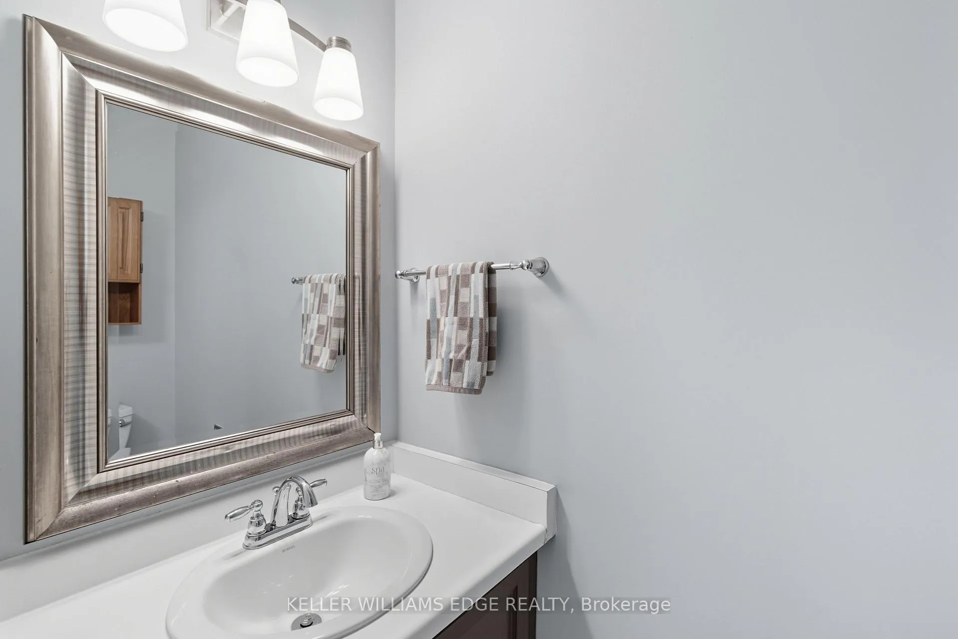 Photo 20 of 56 Muscot Drive, Hamilton, Stoney Creek Mountain — HOMEH