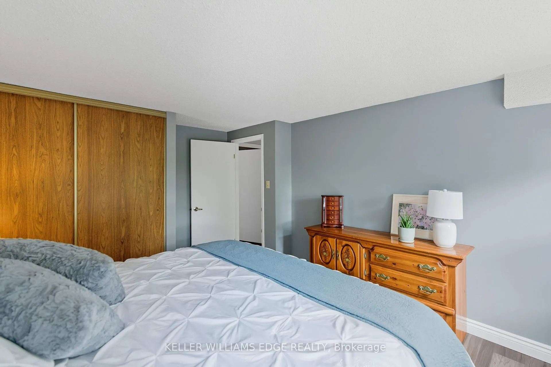 Photo 22 of 56 Muscot Drive, Hamilton, Stoney Creek Mountain — HOMEH