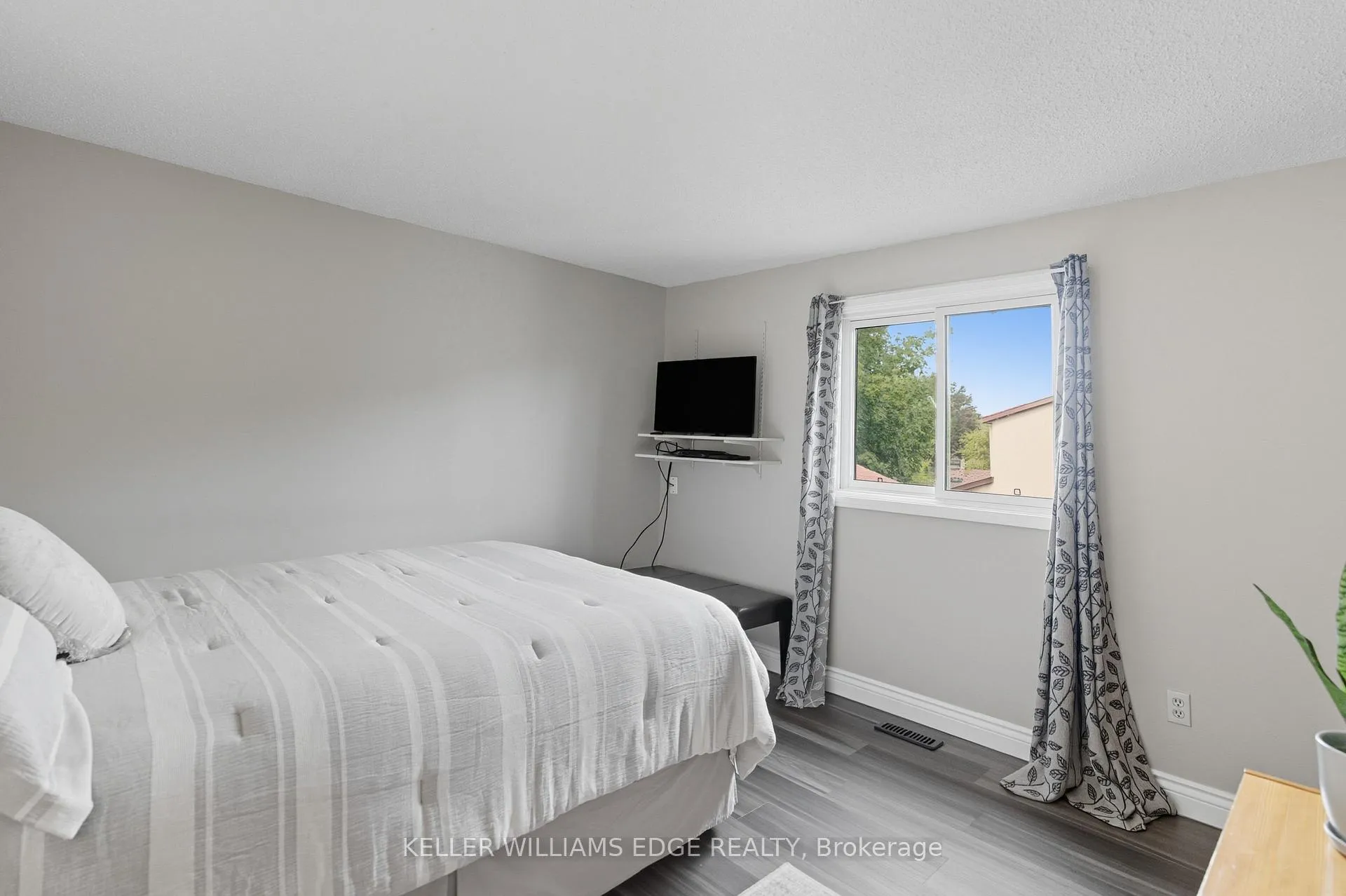 Photo 23 of 56 Muscot Drive, Hamilton, Stoney Creek Mountain — HOMEH