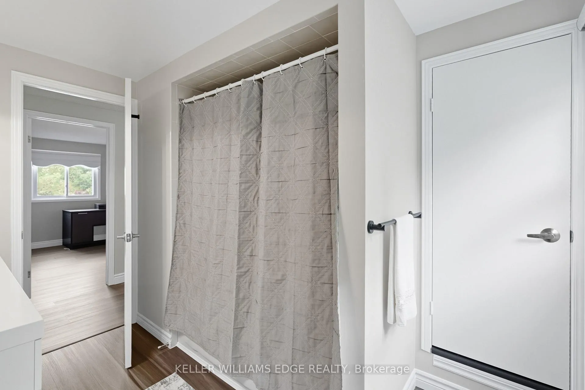 Photo 28 of 56 Muscot Drive, Hamilton, Stoney Creek Mountain — HOMEH