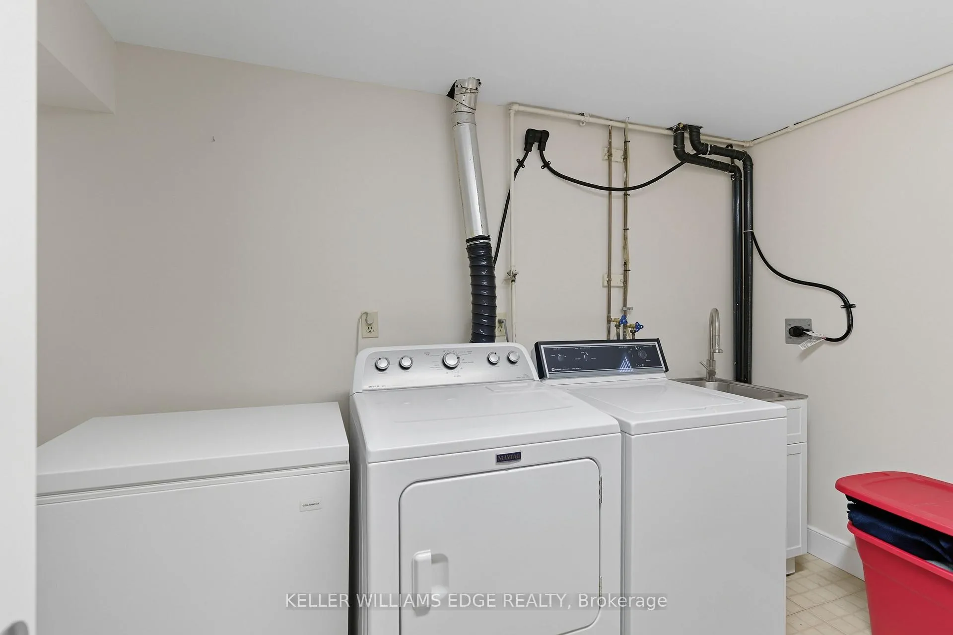 Photo 37 of 56 Muscot Drive, Hamilton, Stoney Creek Mountain — HOMEH