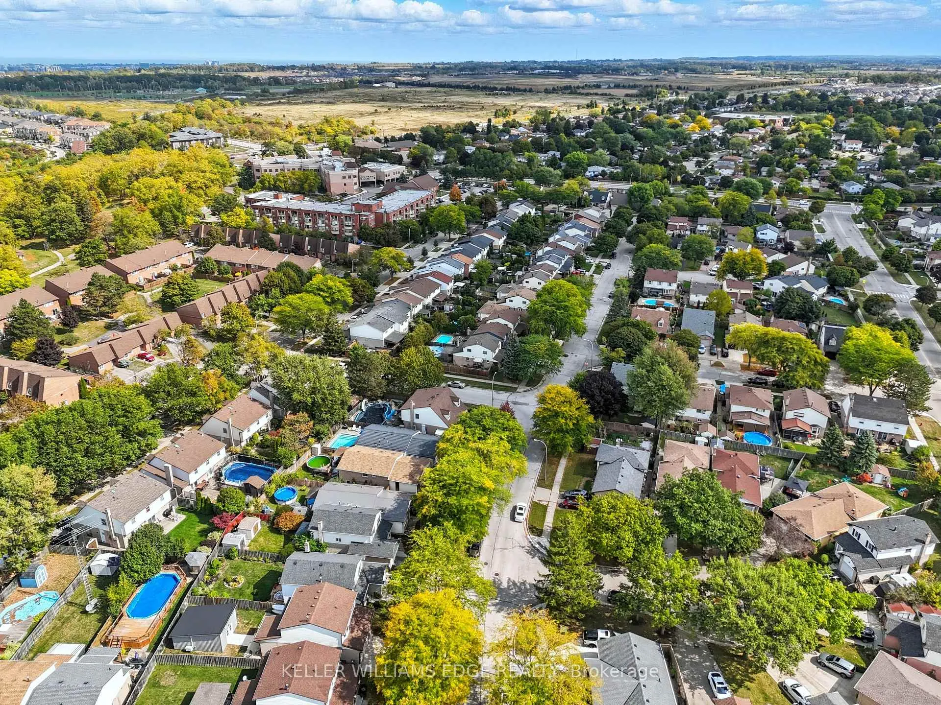 Photo 47 of 56 Muscot Drive, Hamilton, Stoney Creek Mountain — HOMEH