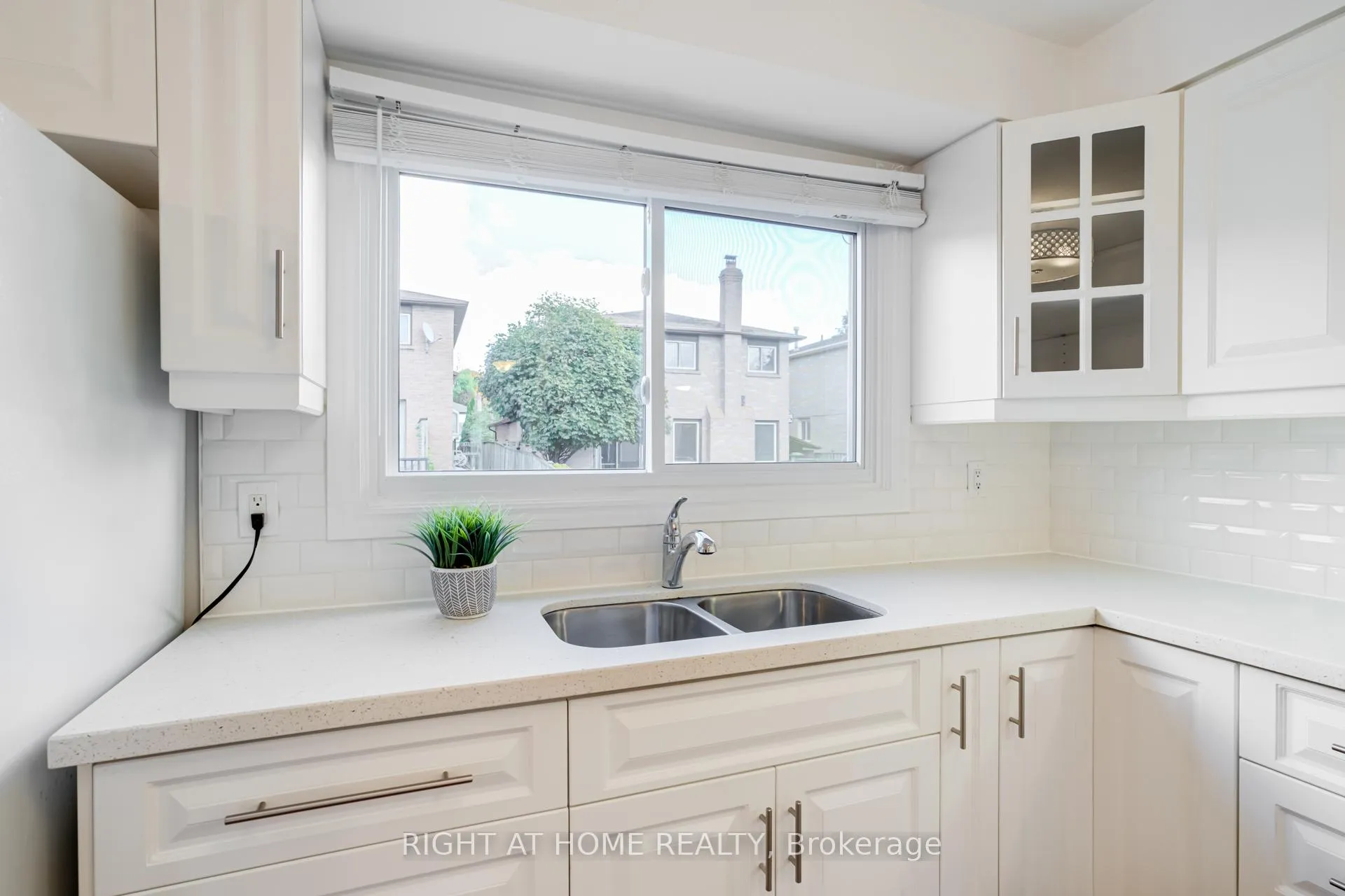Photo 10 of 108 Rotherglen Road N, Ajax, Central West — HOMEH