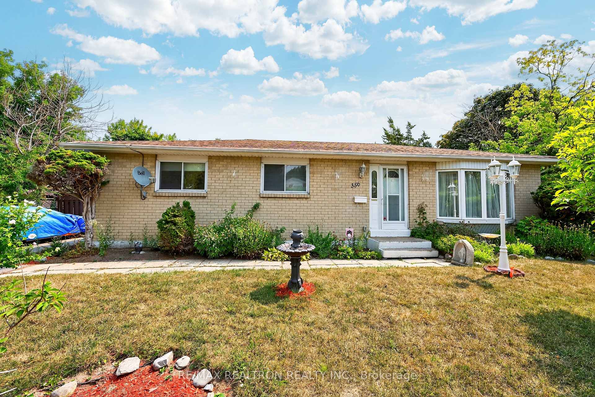 Front of 356 Burrows Hall Boulevard