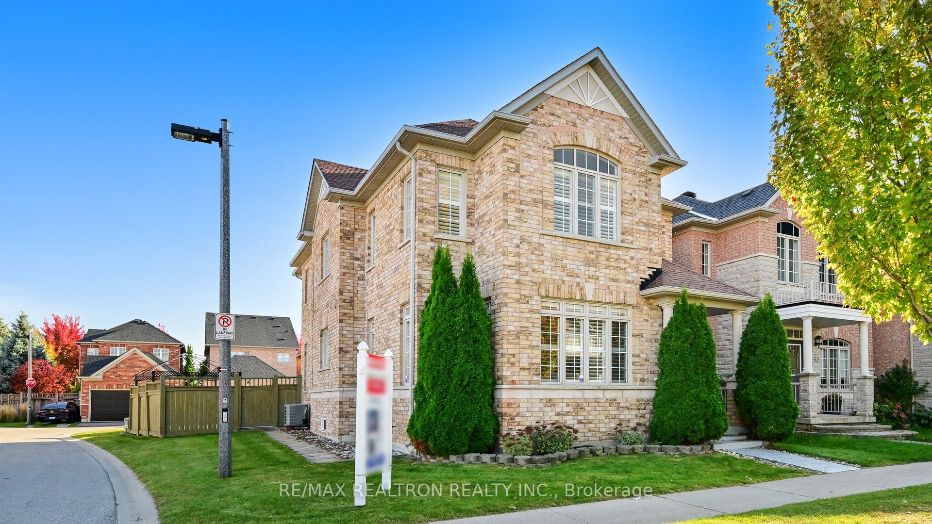 Photo 2 of 97 Kenilworth Gate, Markham, Cornell — HOMEH