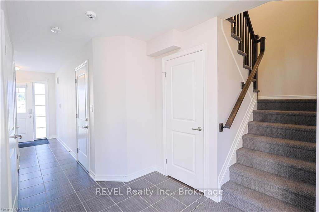 Photo 12 of 17 Hawthorn Avenue, Thorold, Confederation Heights — HOMEH