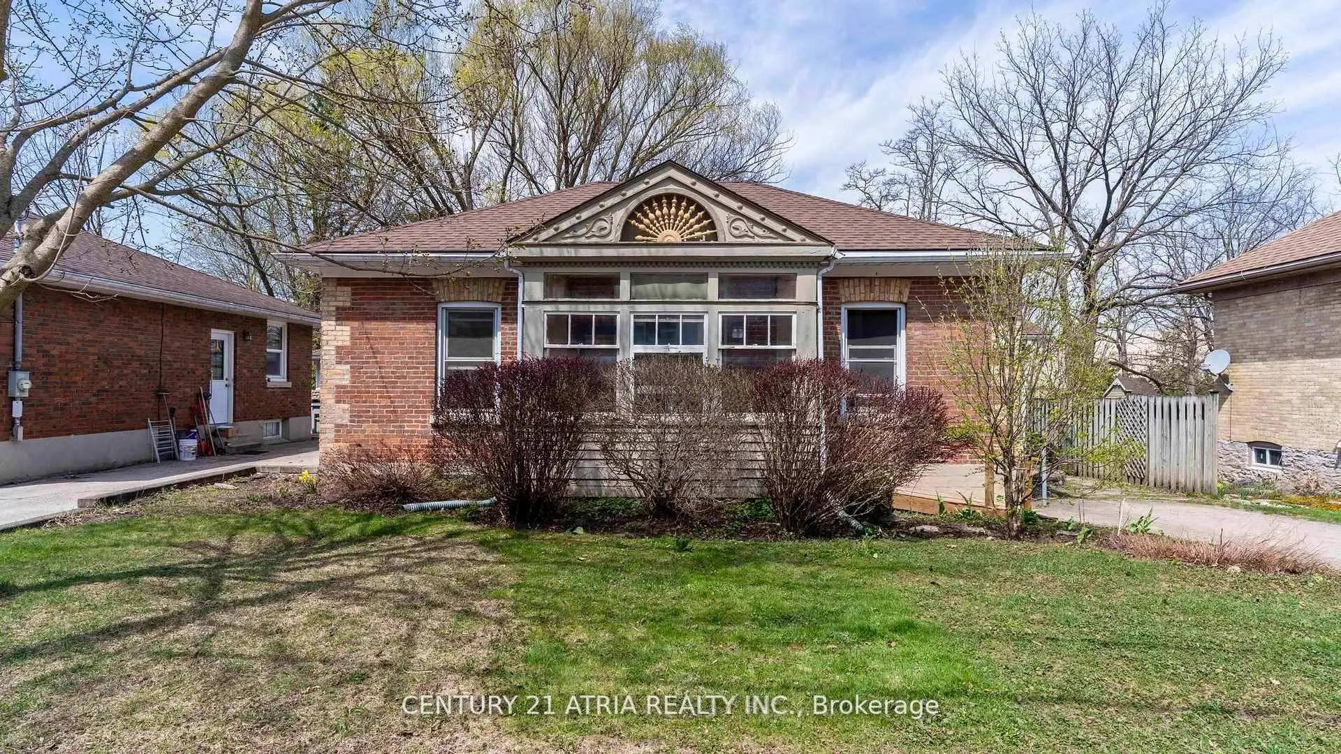 Photo of 130 Wellington Street S