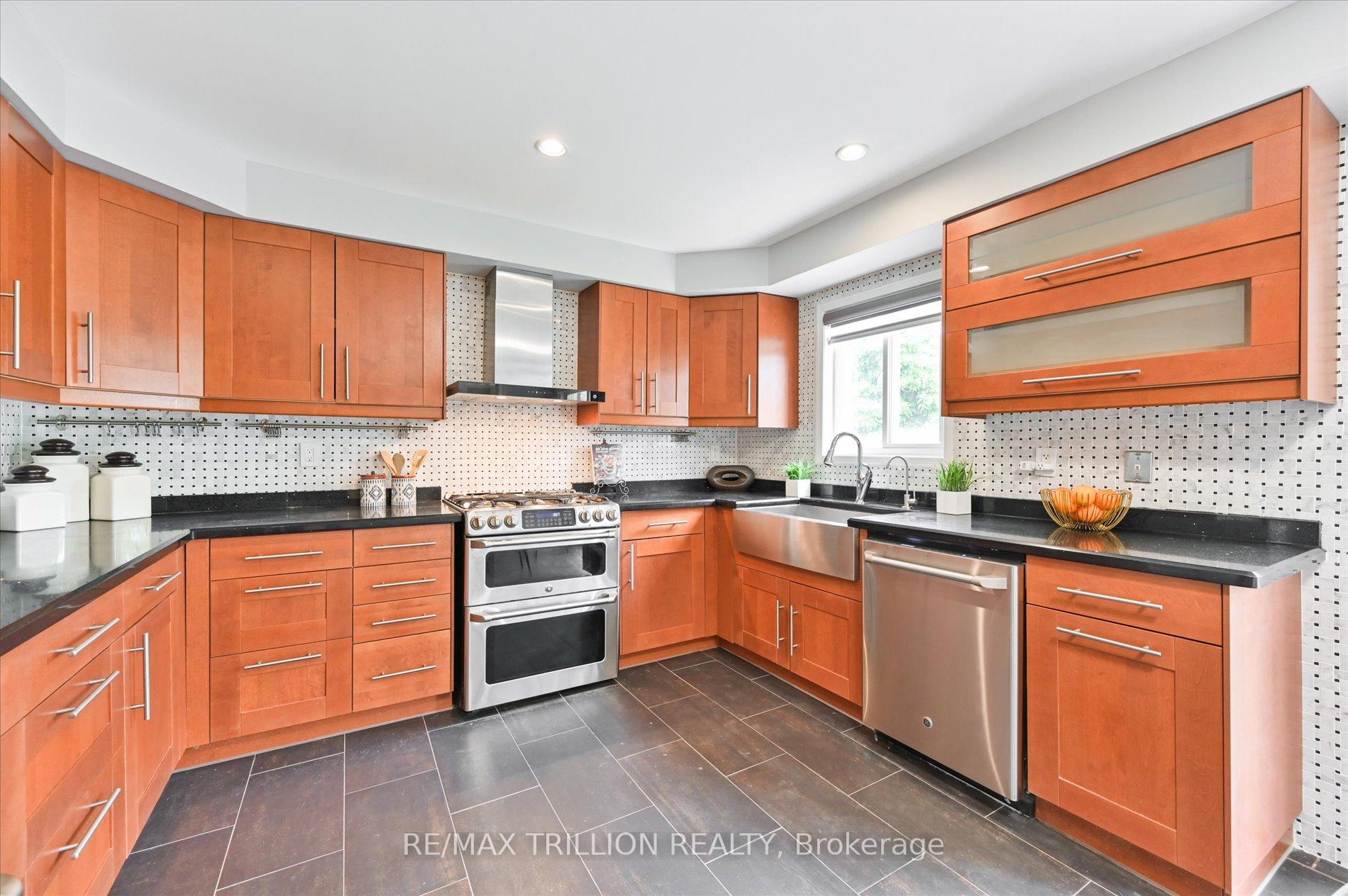 Photo 14 of 611 Staines Road, Scarborough, Rouge — HOMEH