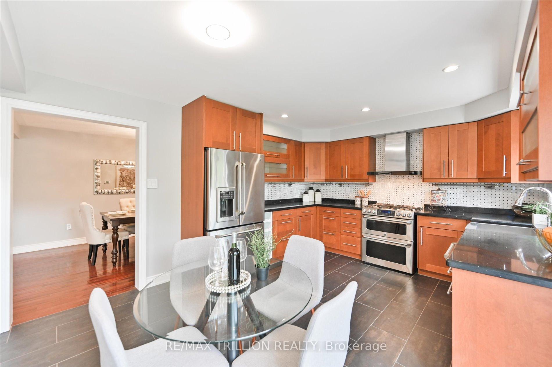 Photo 17 of 611 Staines Road, Scarborough, Rouge — HOMEH