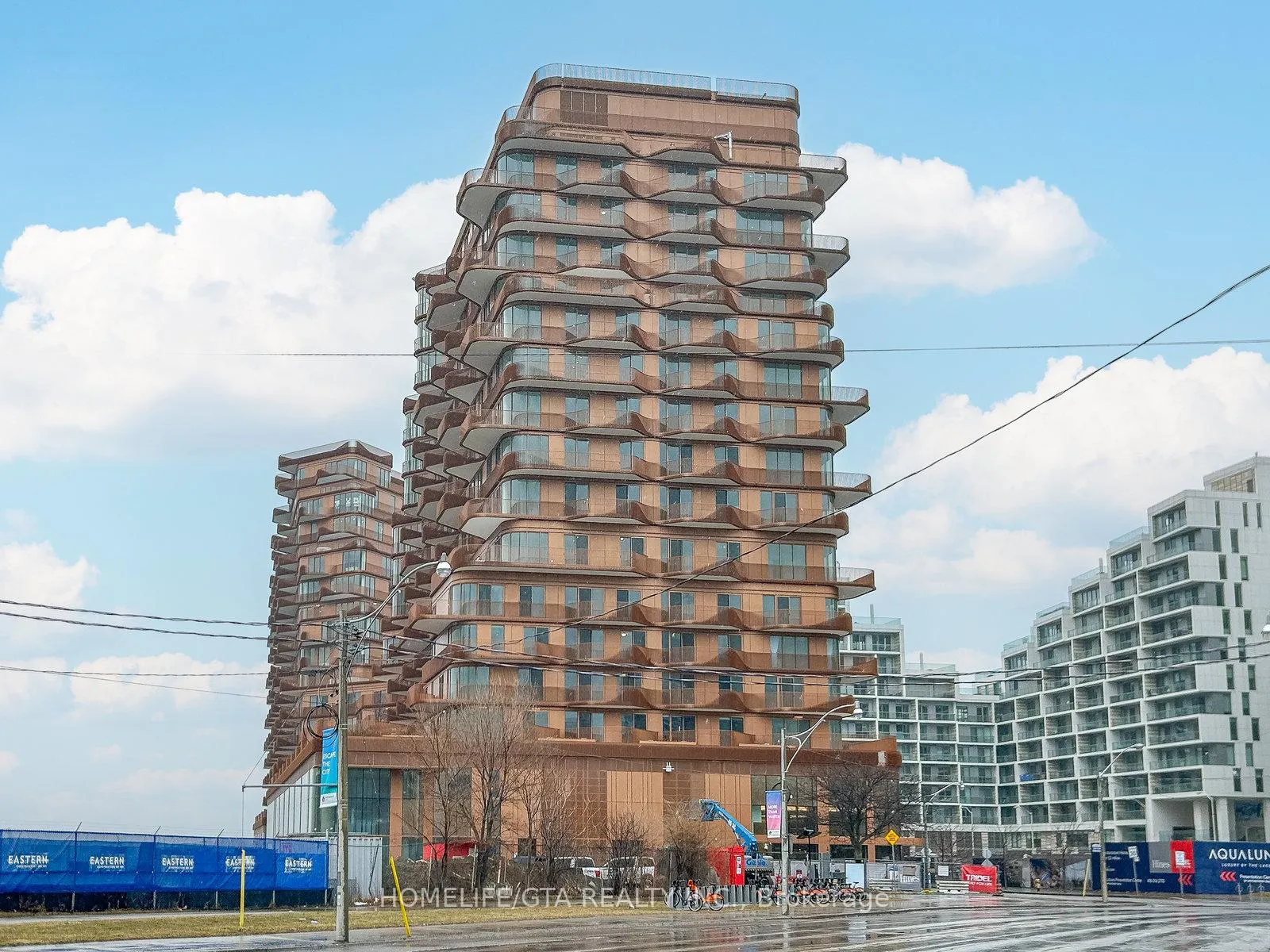Front of Unit 327, 155 Merchants Wharf