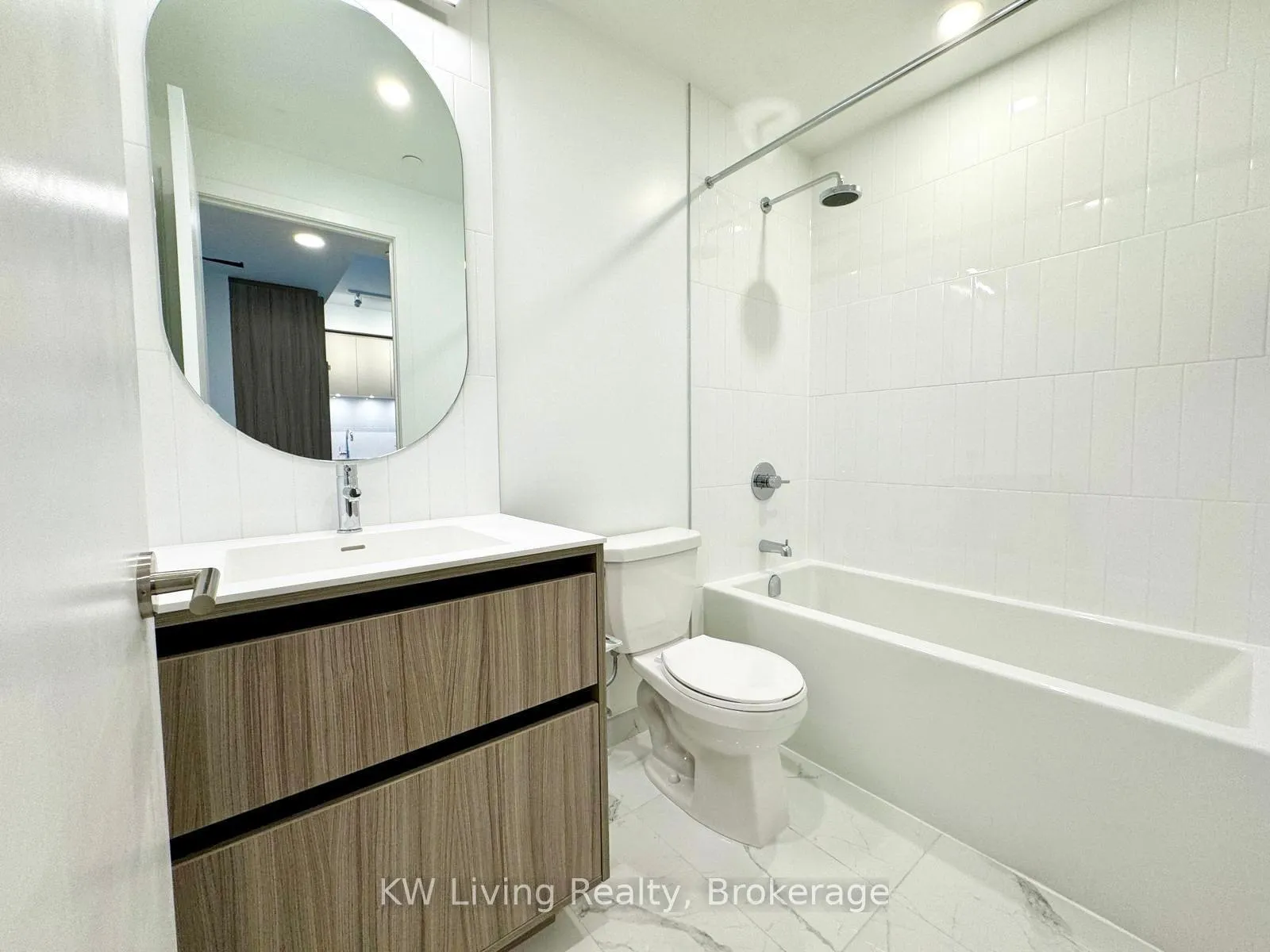 Photo 10 of Unit 818, 7950 Bathurst Street, Vaughan, Beverley Glen — HOMEH