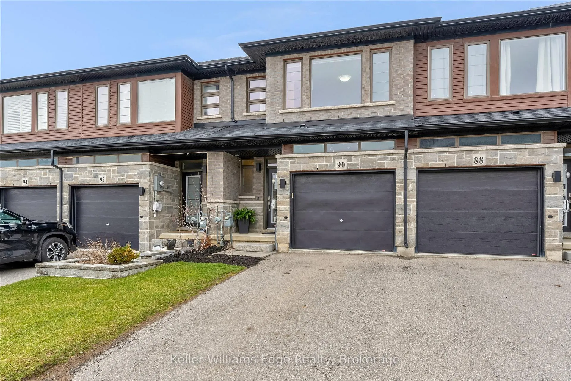 Photo 2 of 90 Soho Street, Hamilton, Stoney Creek Mountain — HOMEH