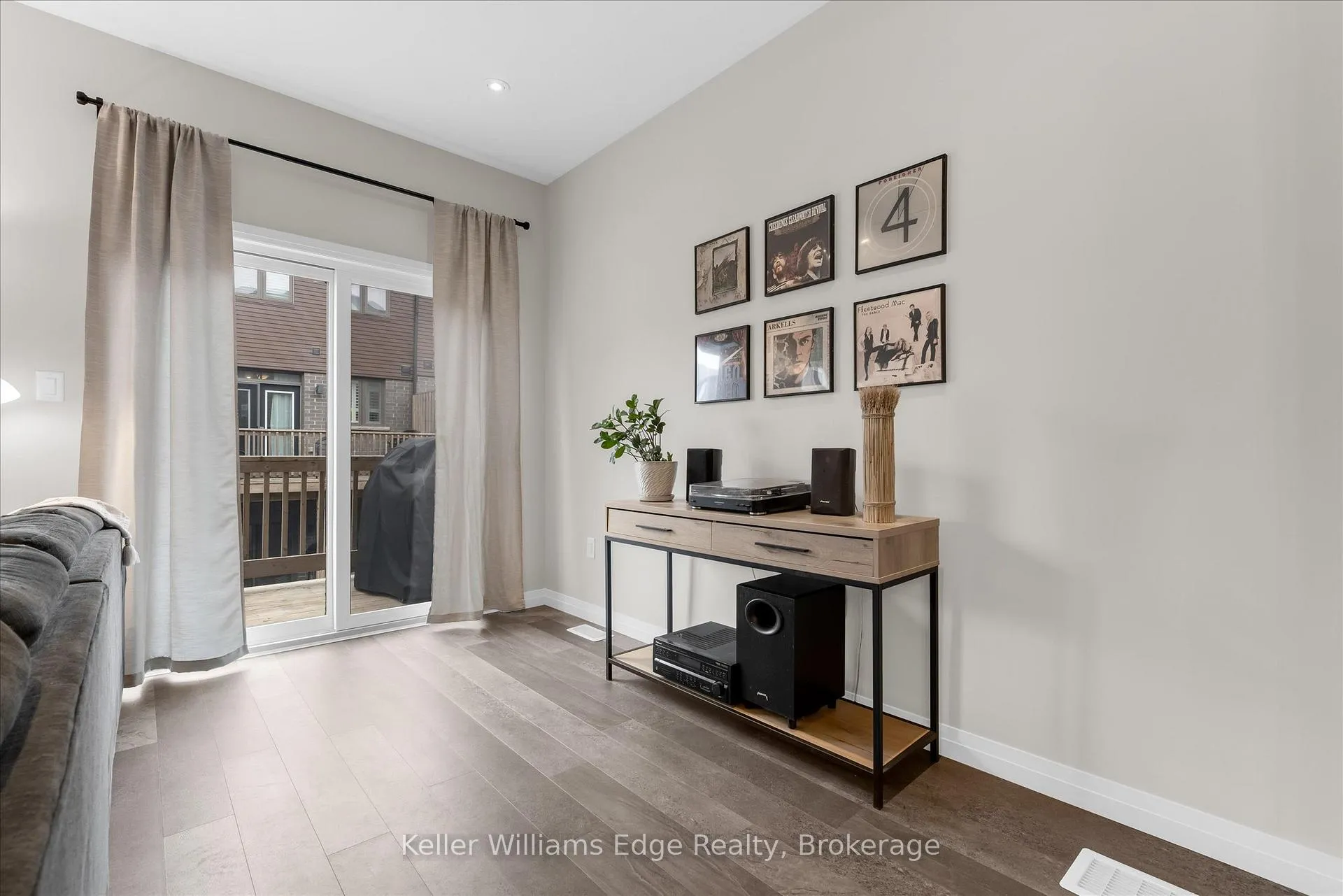 Photo 16 of 90 Soho Street, Hamilton, Stoney Creek Mountain — HOMEH