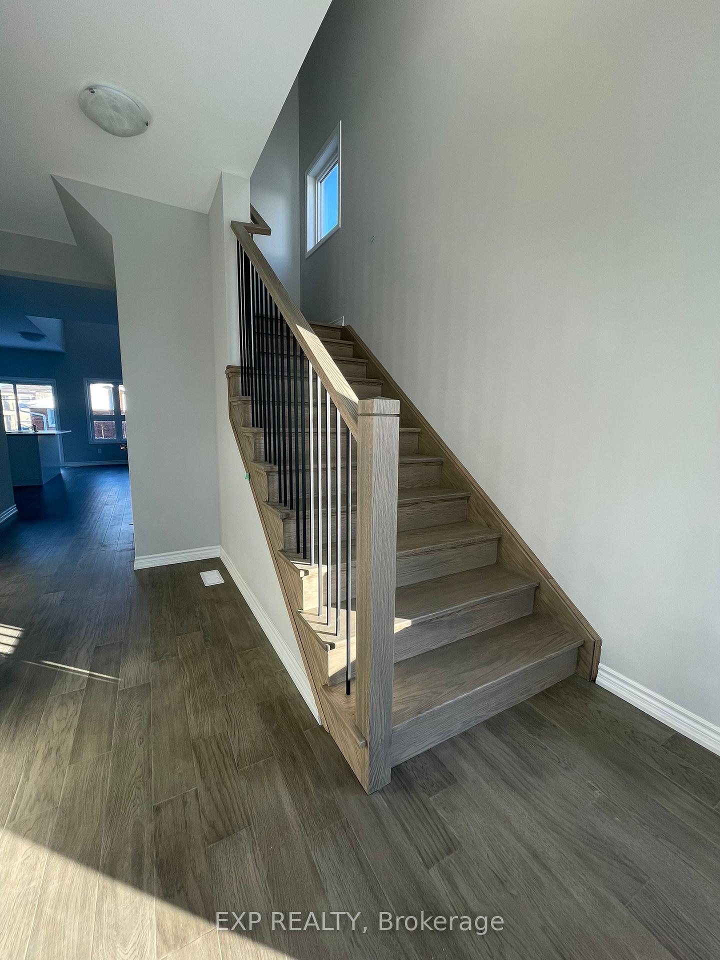 Photo 3 of 212 Pilkington Street, Thorold, Allanburg/Thorold South — HOMEH