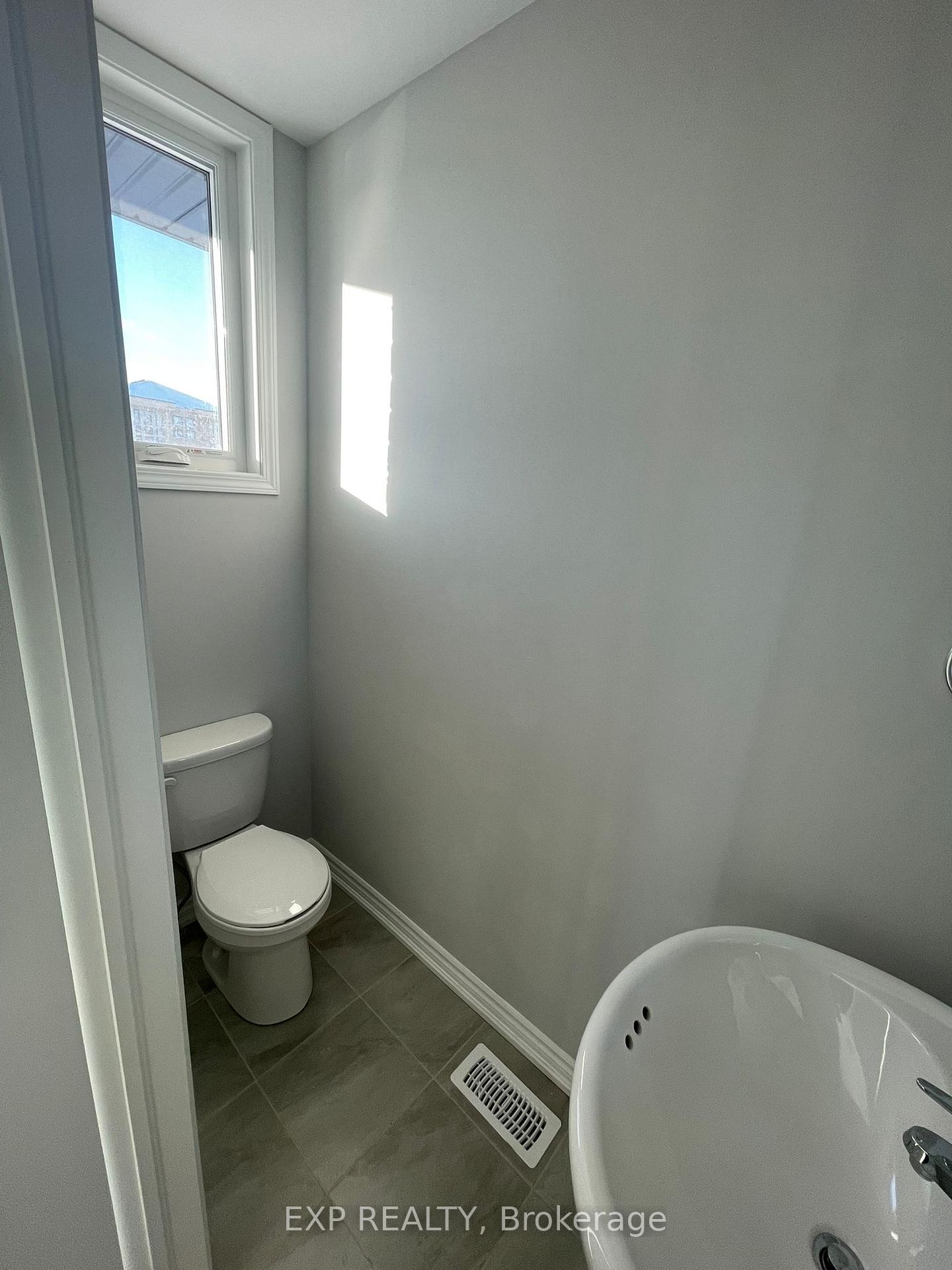 Photo 8 of 212 Pilkington Street, Thorold, Allanburg/Thorold South — HOMEH