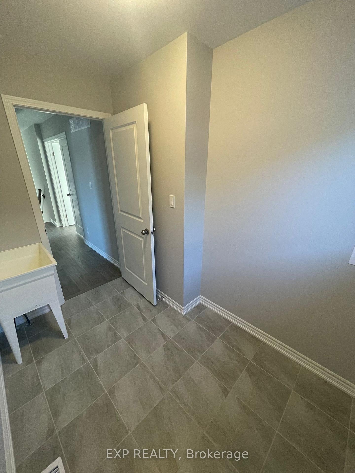 Photo 19 of 212 Pilkington Street, Thorold, Allanburg/Thorold South — HOMEH