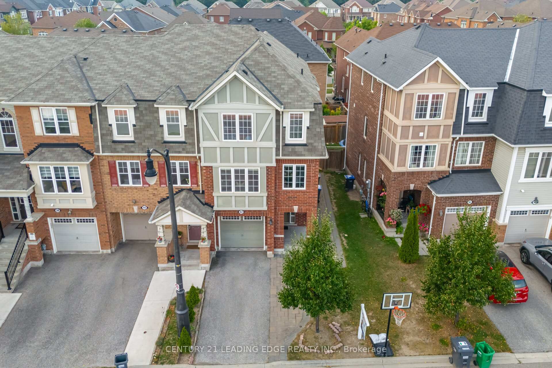 Photo 2 of 42 Memory Lane, Brampton, Northwest Brampton — HOMEH