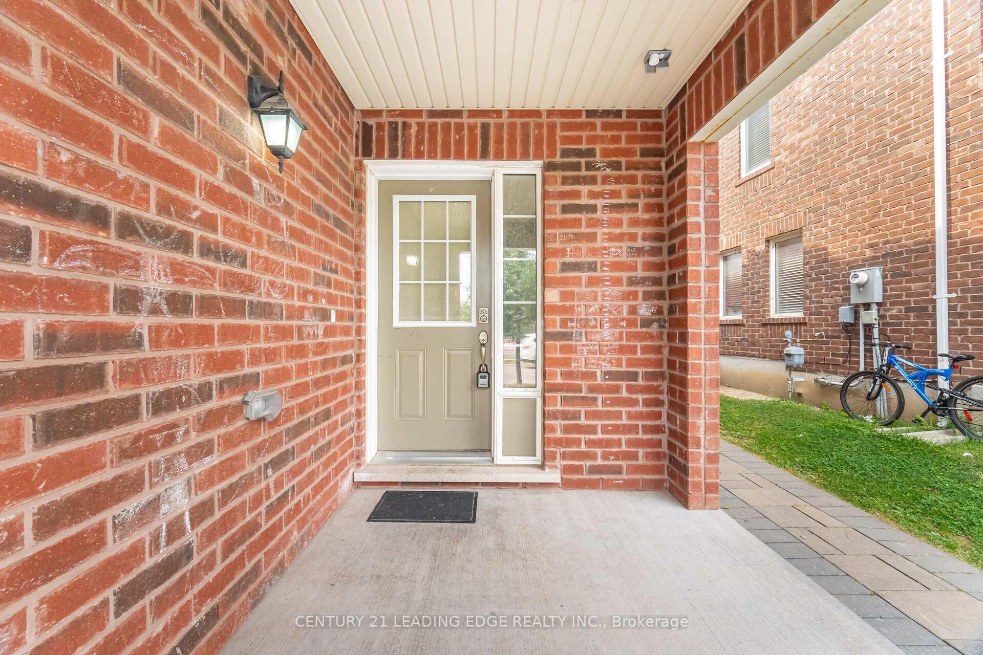 Photo 5 of 42 Memory Lane, Brampton, Northwest Brampton — HOMEH